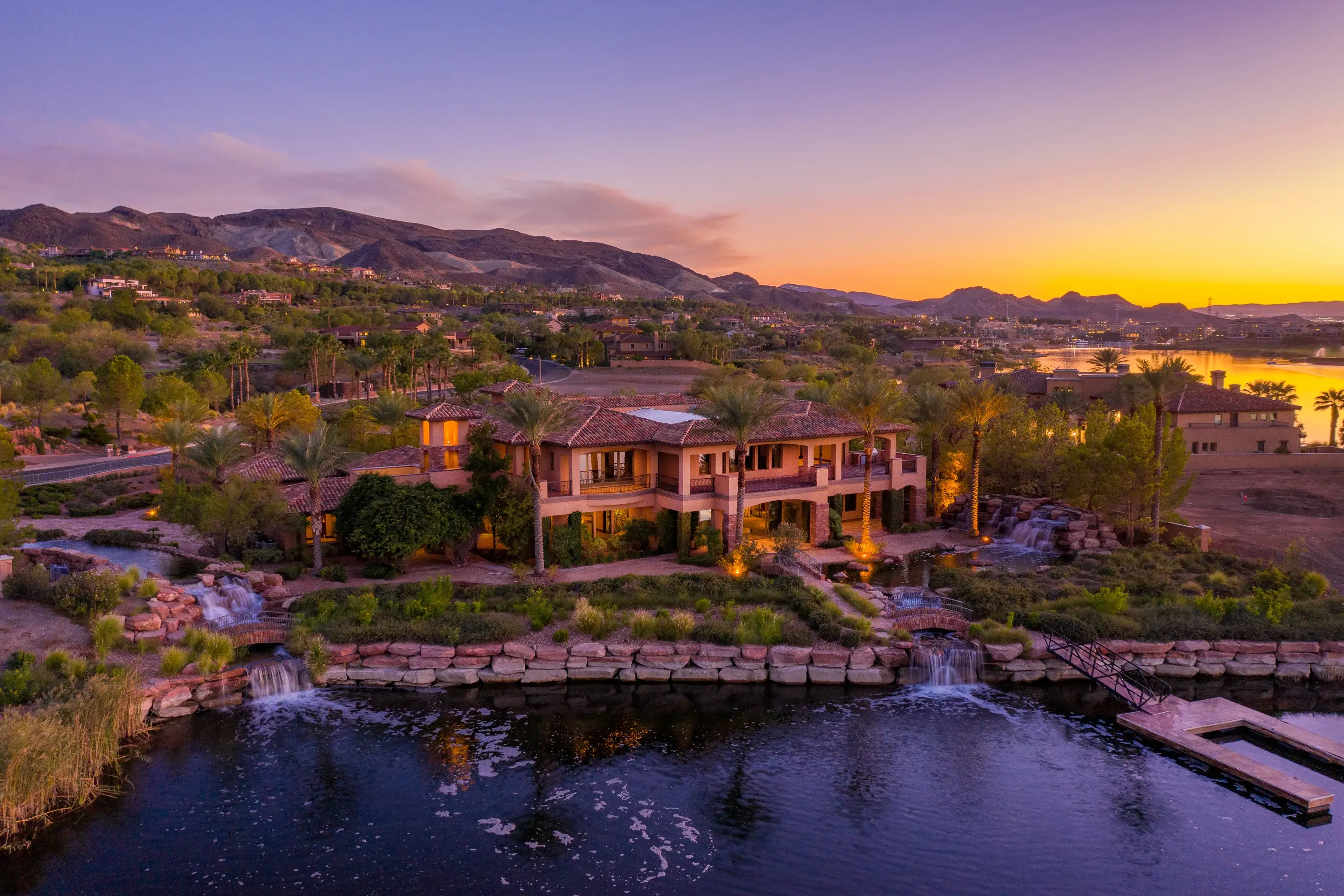 43 Rue Mediterra Drive, Lake Las Vegas, Nevada  - 43-rue-mediterra-drive-henderson-nevada01_ig17dr