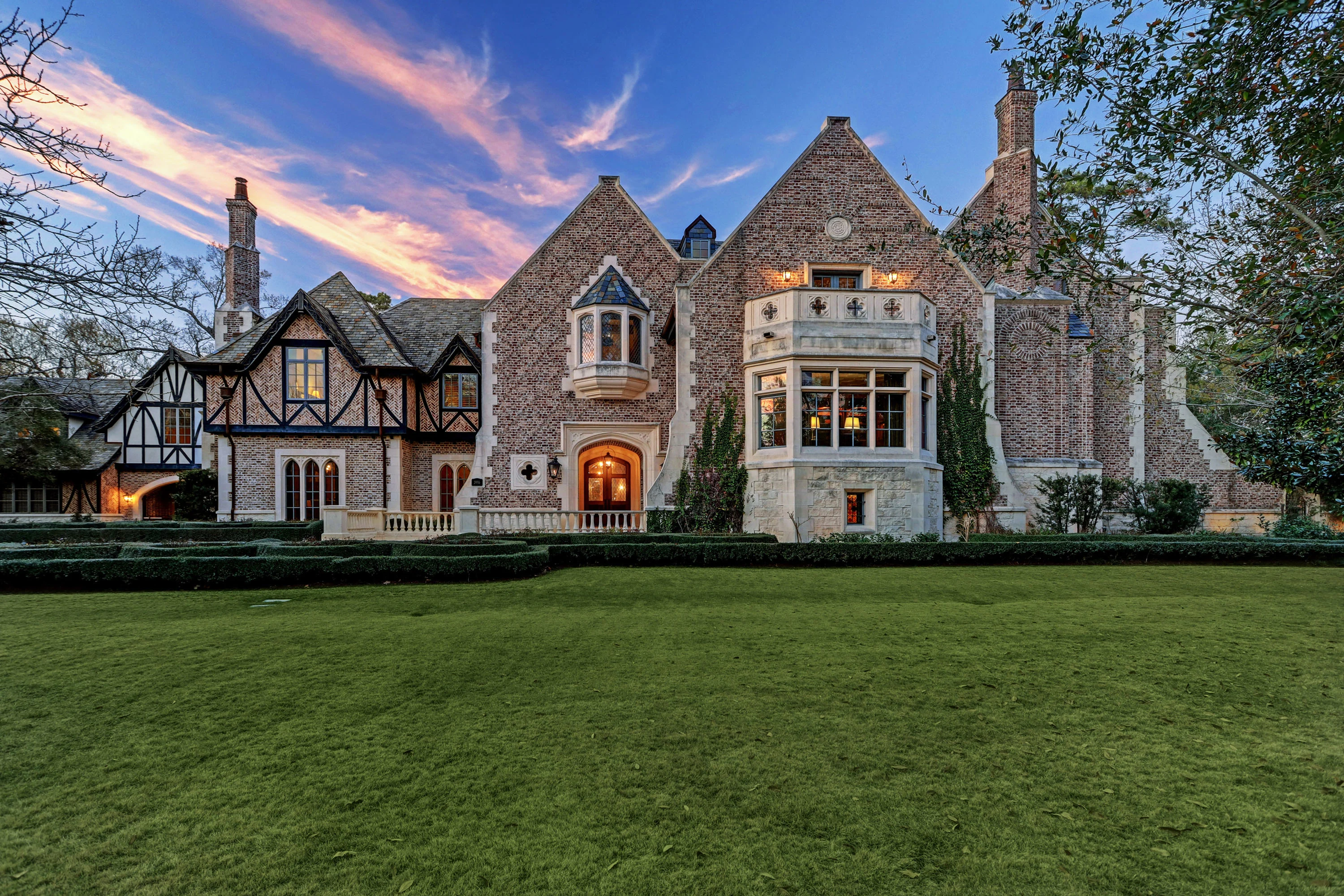 3996 Iverness Drive, Houston, Texas 77019 - 3996-inverness-drive-houston-texas01_kkqv6e