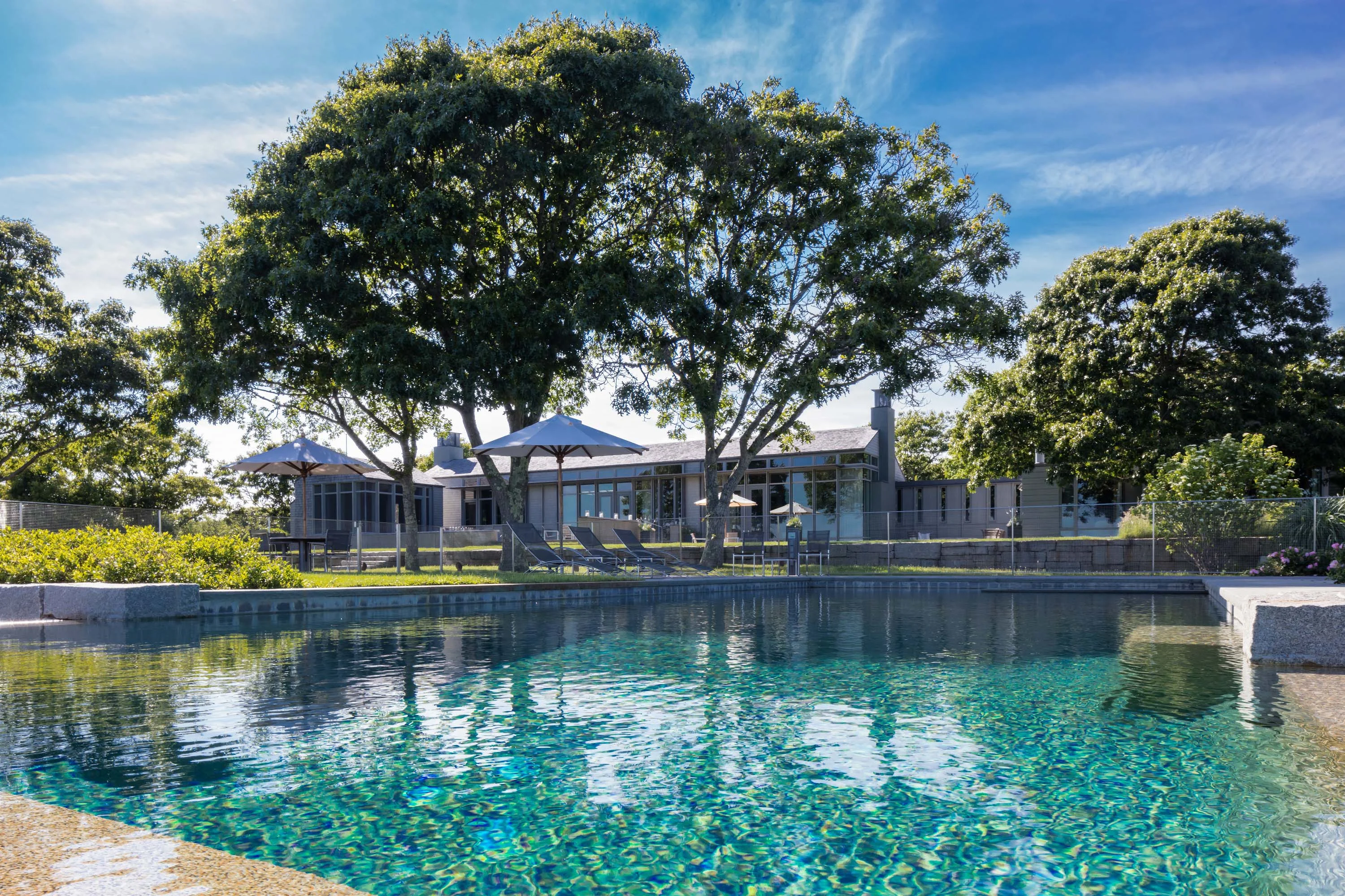 Chilmark House | 8 Snail Road, Chilmark, Martha's Vineyard, Massachusetts 02535 - 42_-_pool_and_back_of_house_rxhdnw