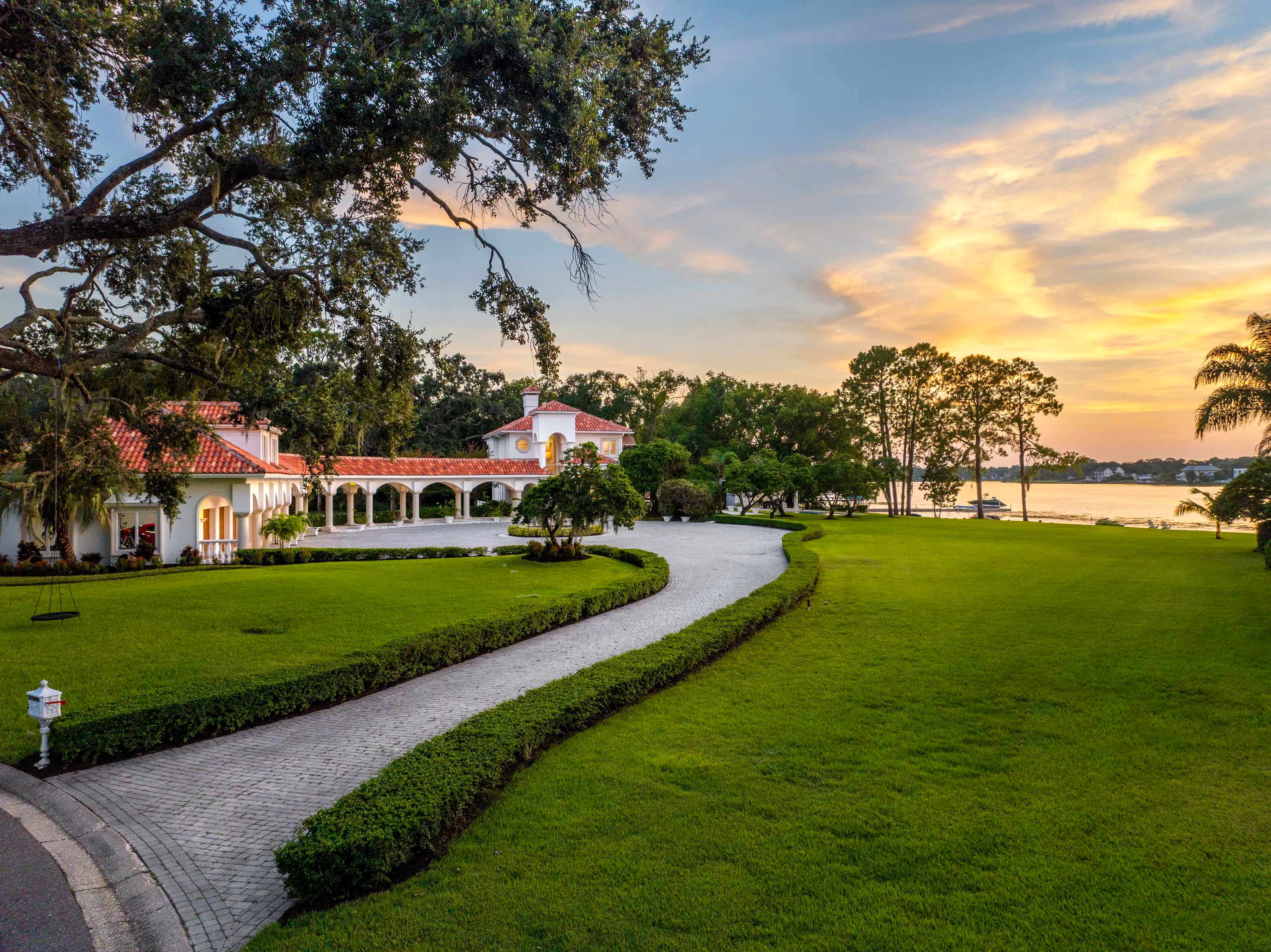 11104 Winthrop Way, Lake Carroll, Tampa , Florida 33612 - 2_-_DJI_20240813201806_0869_D_Edit_zsboiy