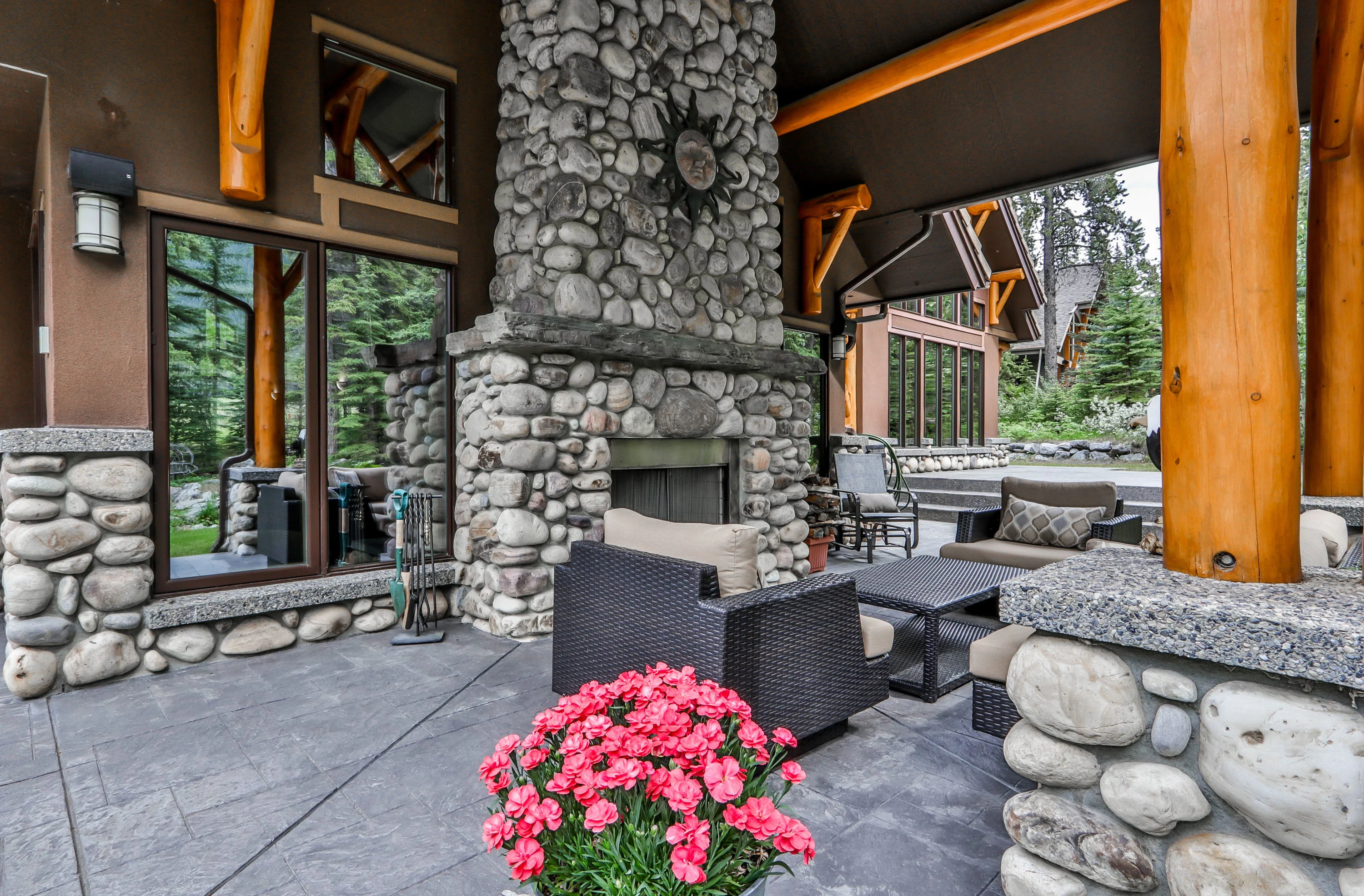 251 Miskow Close, Canmore, Alberta T1W 3G7, Canada - 251-miskow-close-canmore-alberta-canada31_hyghov