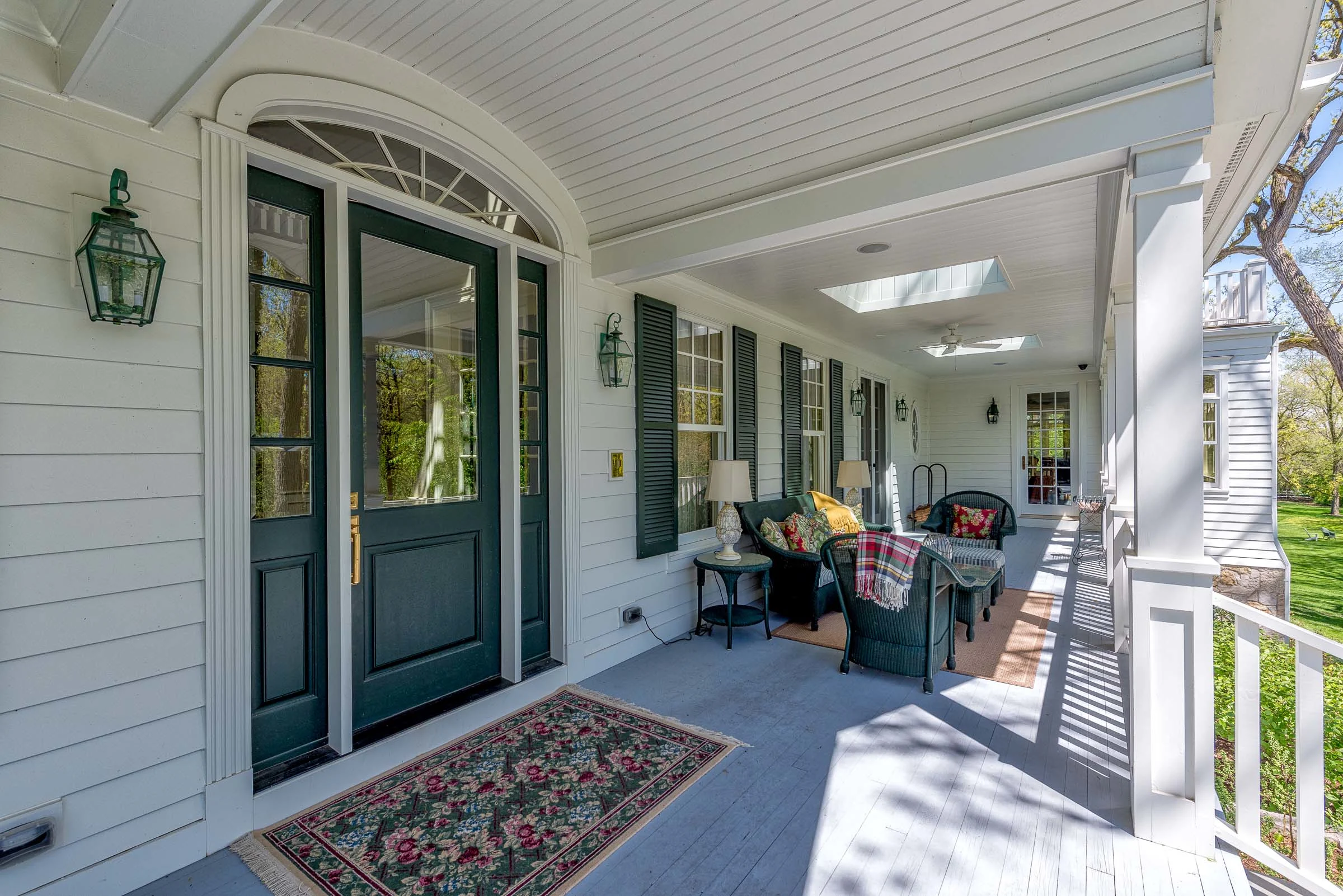 1S415 Sunnybrook Road, Near Chicago, Illinois 60137 - 1S415-sunnybrook-road-glen-ellyn-illinois_05_iw6smn
