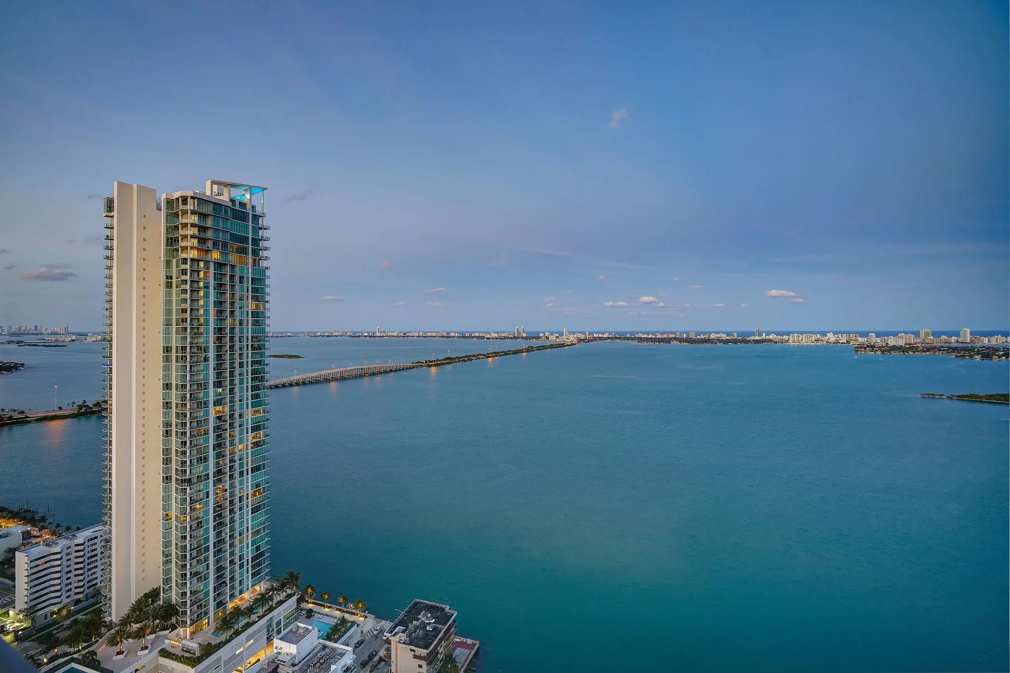 460 NE 28th Street, #4104, Miami, Florida 33137 - 31_-_57__4104_photo_by_MiamiRealEstatePhotographers.com_Neila_Granzoti_Rudden_zmx5sr