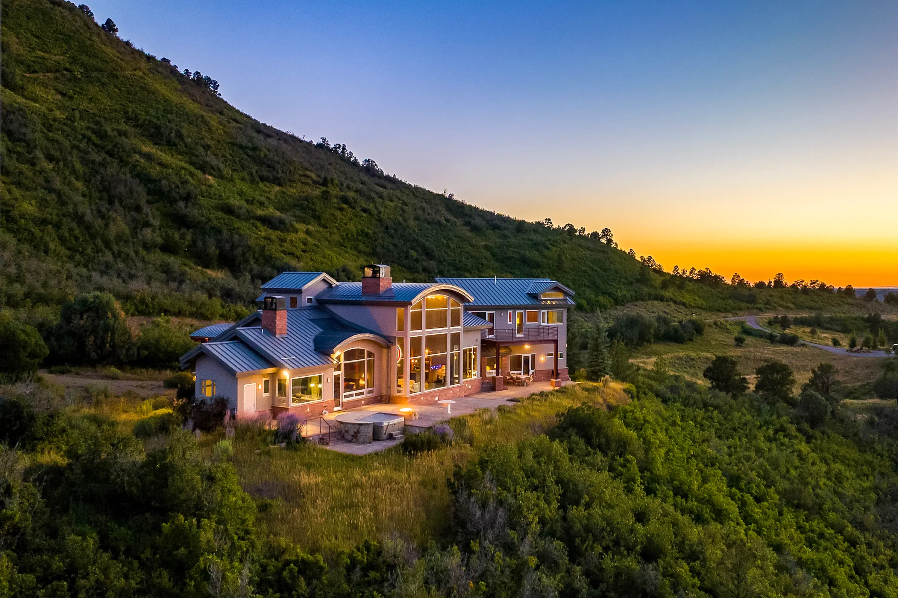 Perched atop a majestic mountain plateau, this remarkable estate  embraces sweeping panoramic views in all directions. 