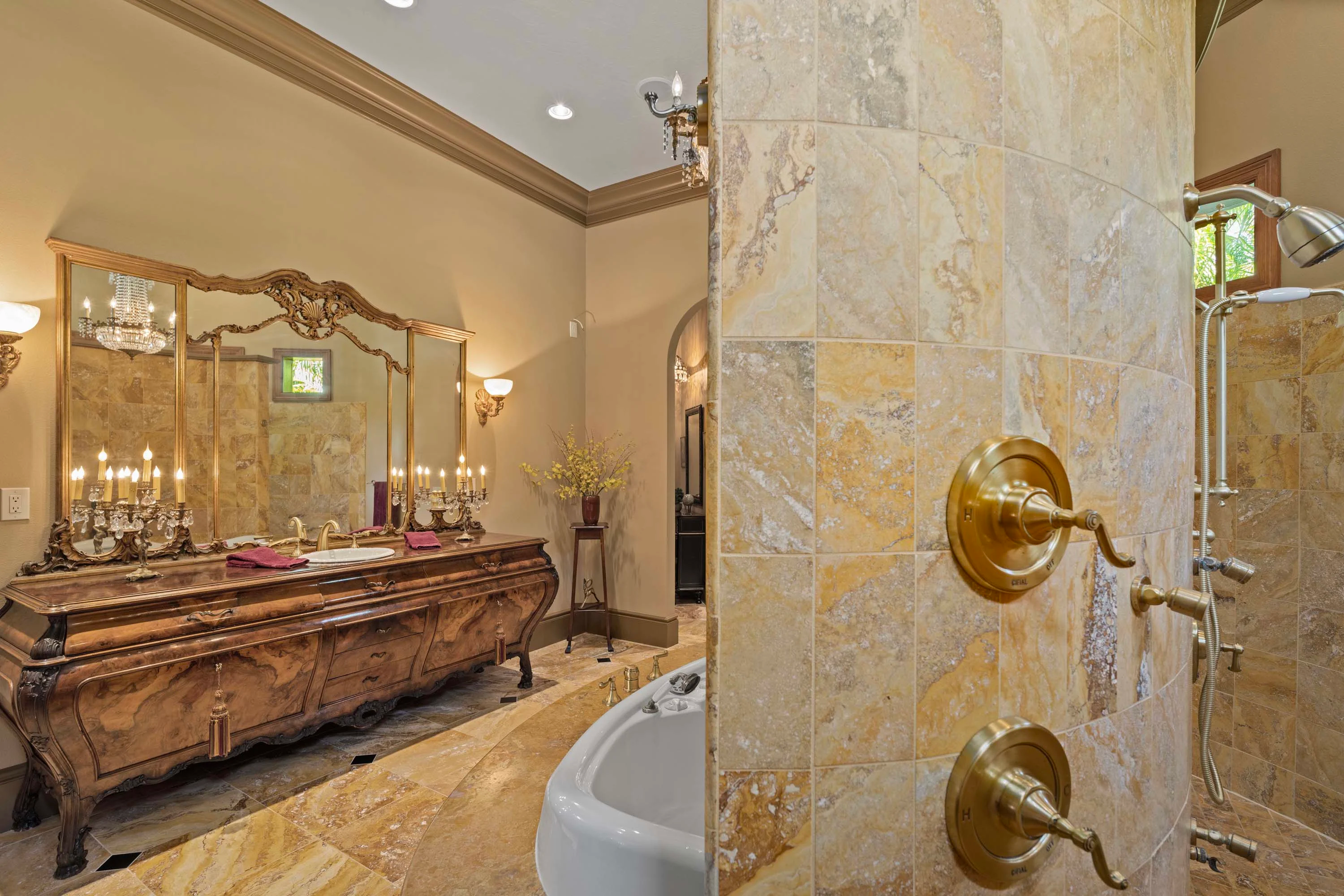 1924 Lincoln Drive, Sarasota, Florida 34236 - 16_-_1924_LNCOLN_RD_HR_ADJ_039_favlra