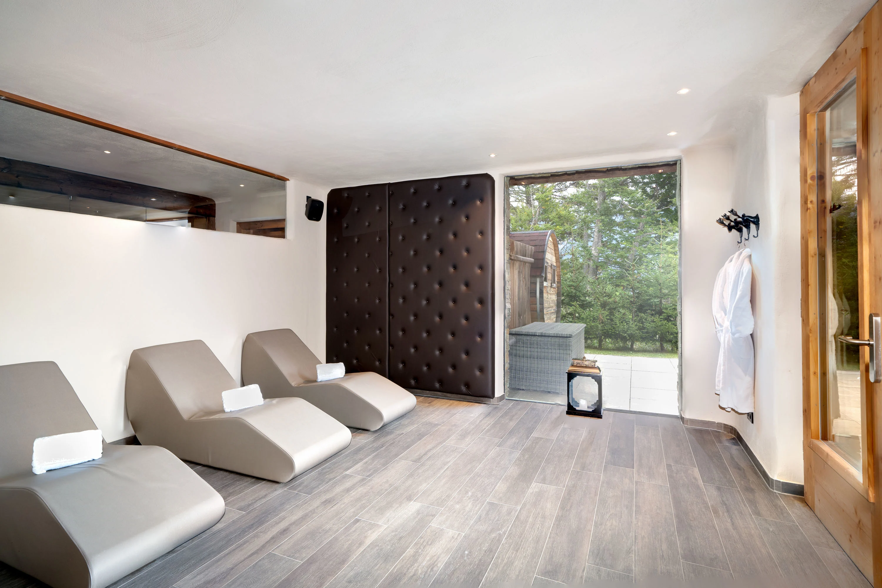Luxury Mountain Chalet, Seefeld, Austrian Alps, Tirol , Austria - luxury-mountain-chalet-tirol-seefeld-austria50_o5r9cv