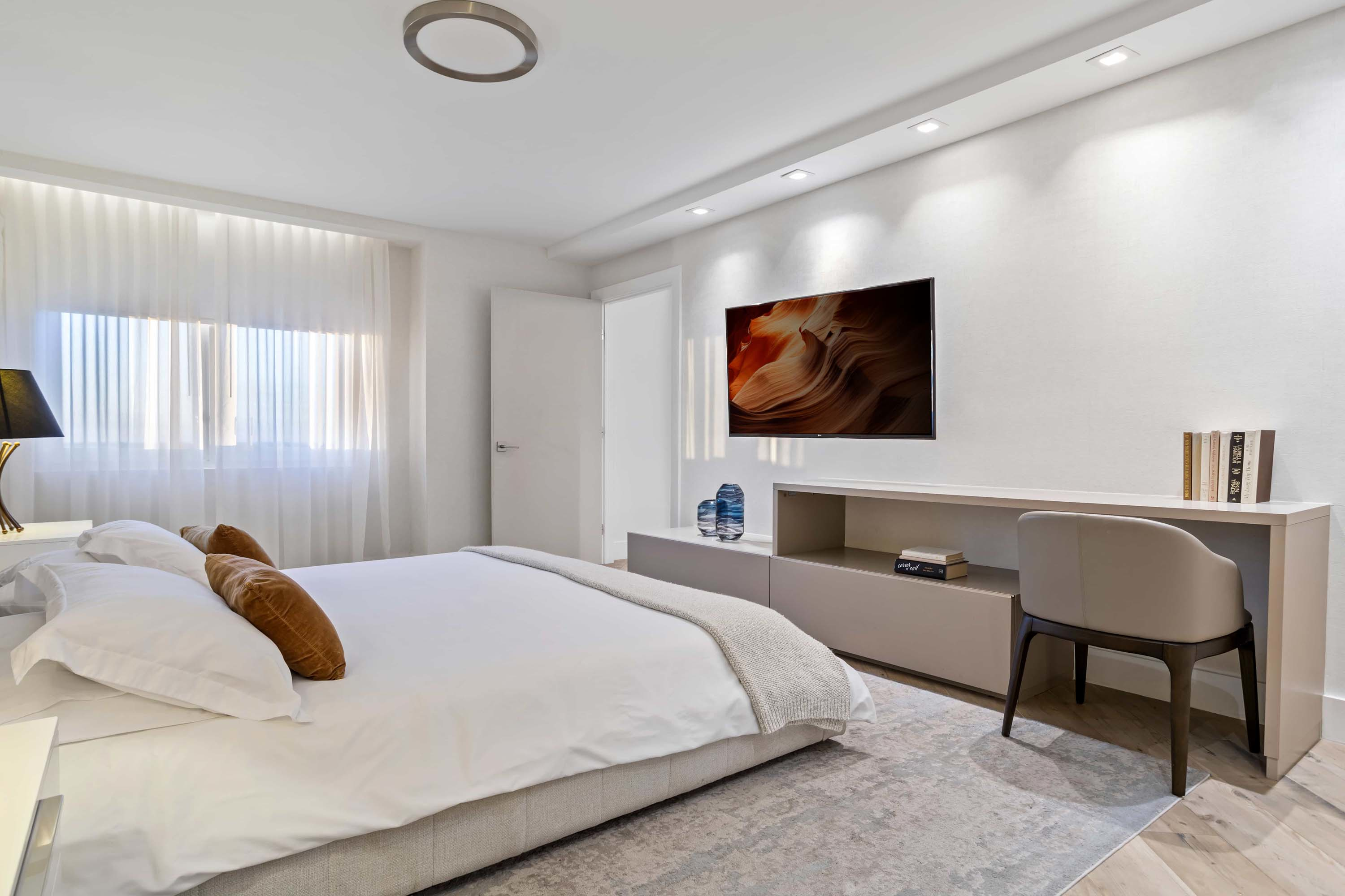 13 2301 Collins Ave Apt 1432 - Luxury Real Estate - Concierge Auctions