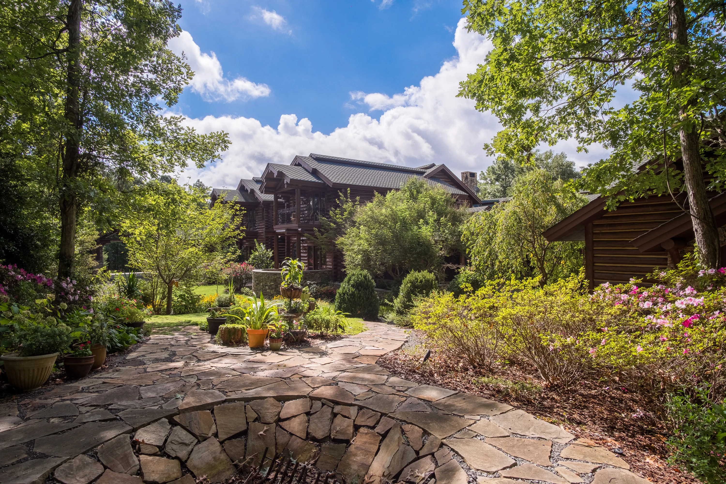 291 Valley Cruise Lane, Near Huntsville, Alabama  - 291-valley-cruise-lane-arab-alabama52_s0gj9m