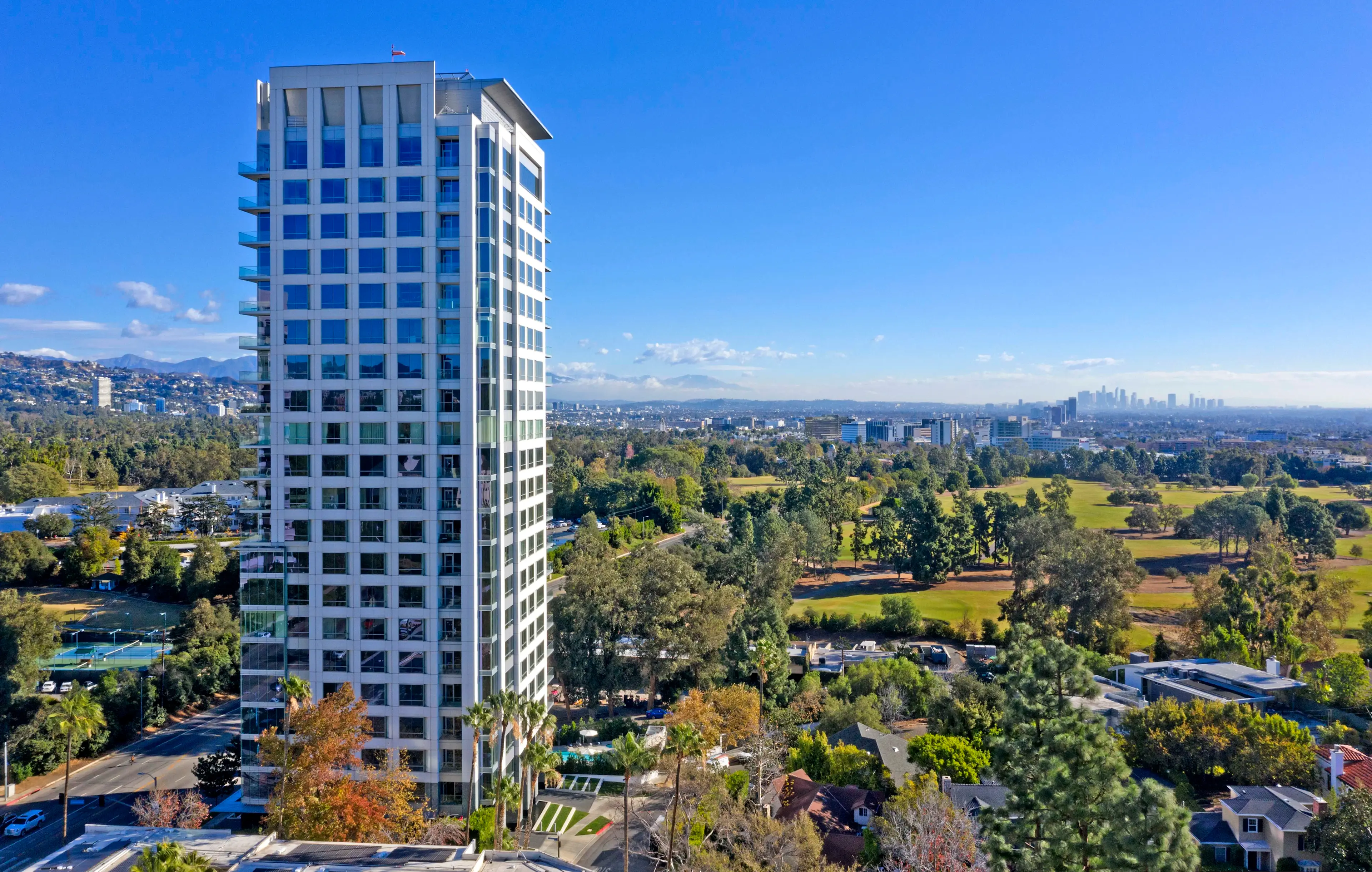 1200 Club Drive, #9S, Wilshire Corridor, Los Angeles, California  - no_box_web_ggomuw