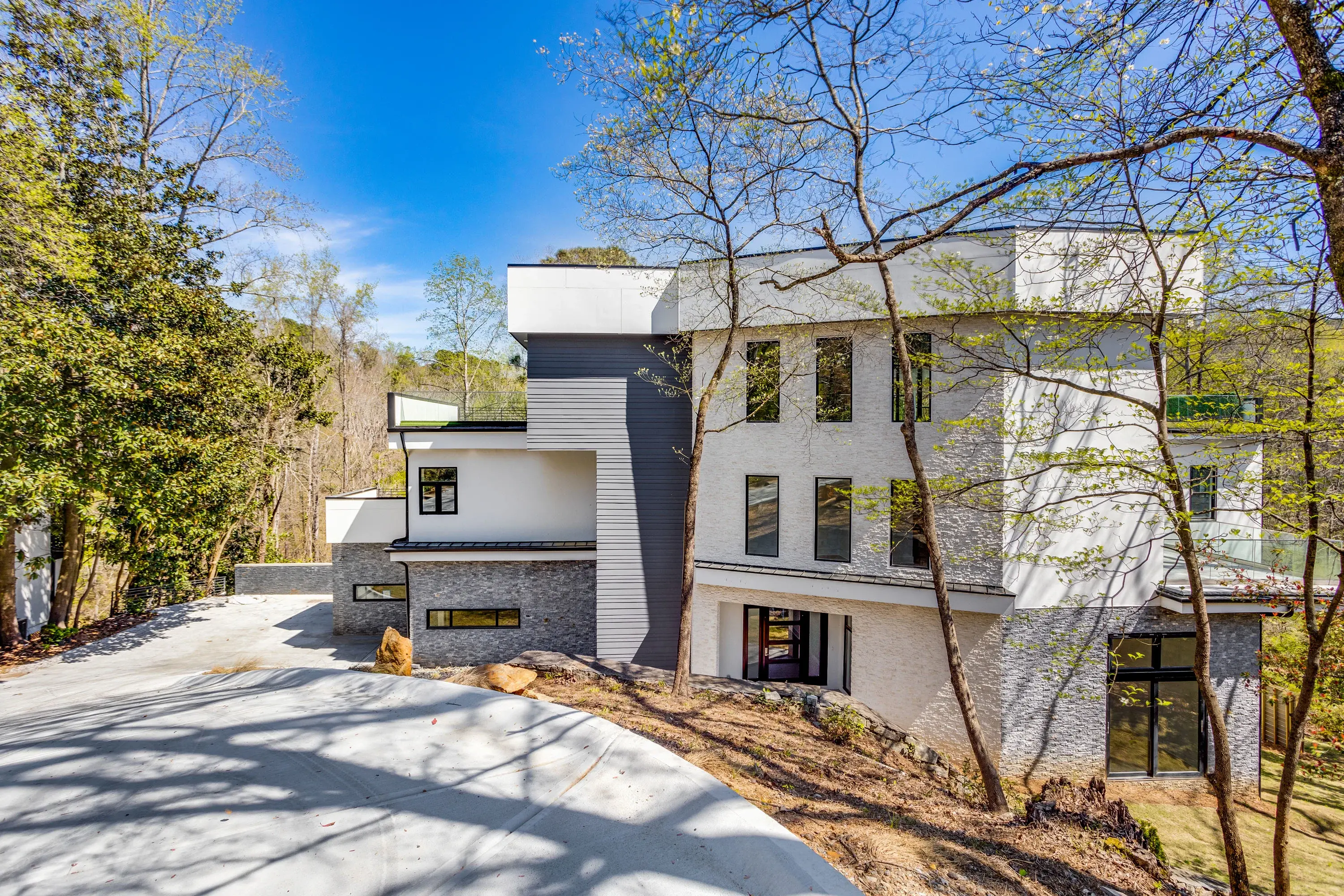 Modern and contemporary home in Atlanta with landscaped grounds