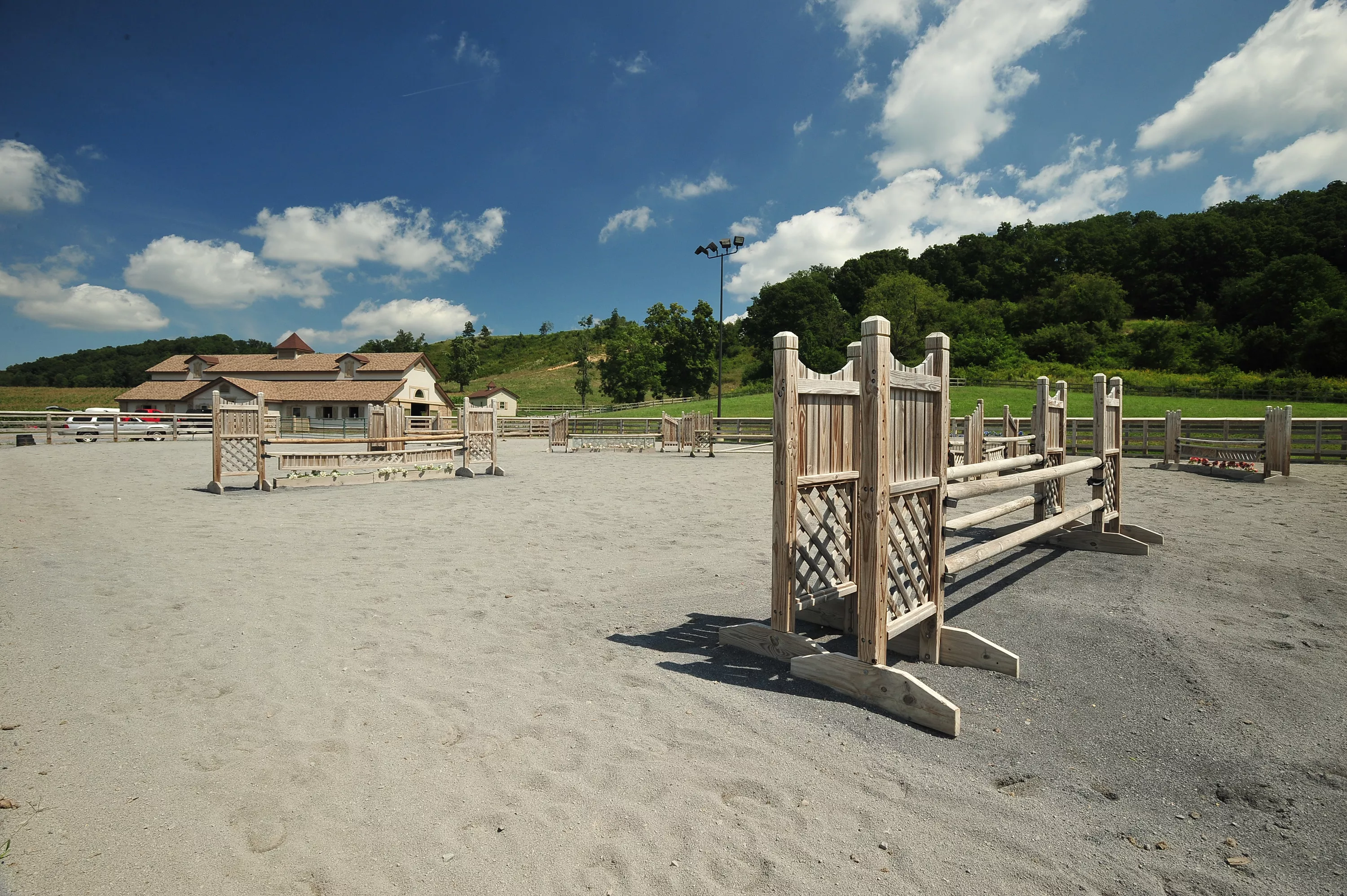 16308 Old Jonesboro Road, Bristol, Virginia 24202 - rolf-carlyle-equestrian-centre-bristol-va-luxury-real-estate-2_se4h4n