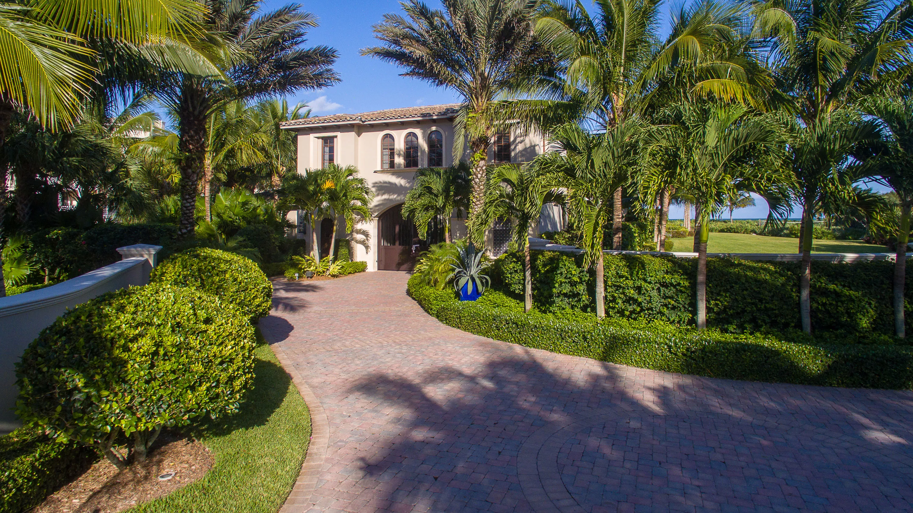 10 Ocean Lane, Vero Beach, Florida 32963 - 10-ocean-lane-vero-beach-florida01-15-22-58-5858_zrdfhx