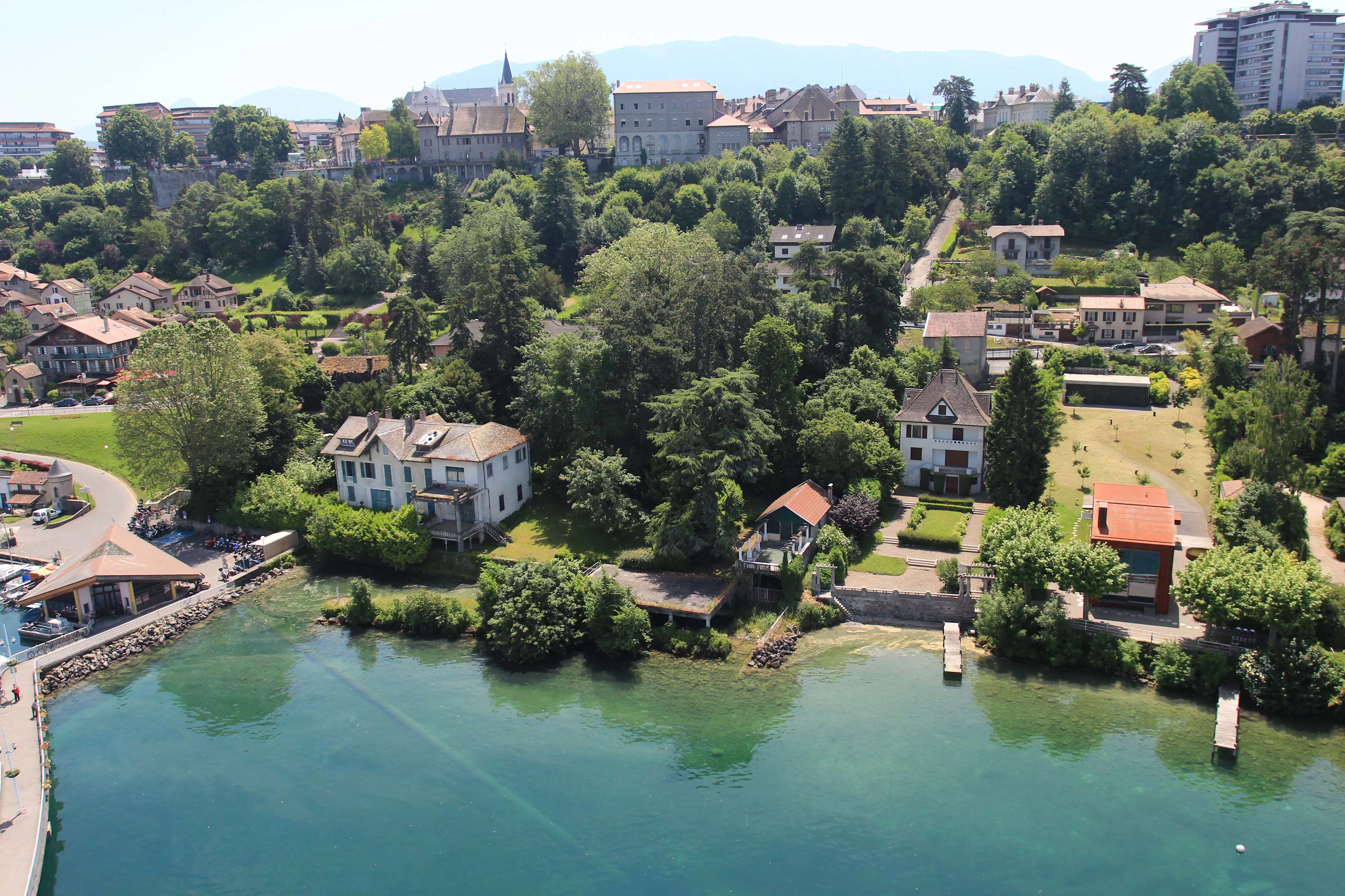 26, Avenue du General Leclerc, Near Evian, Auvergne-Rhône-Alpes 74200, France - casa-26-france01_njzurc