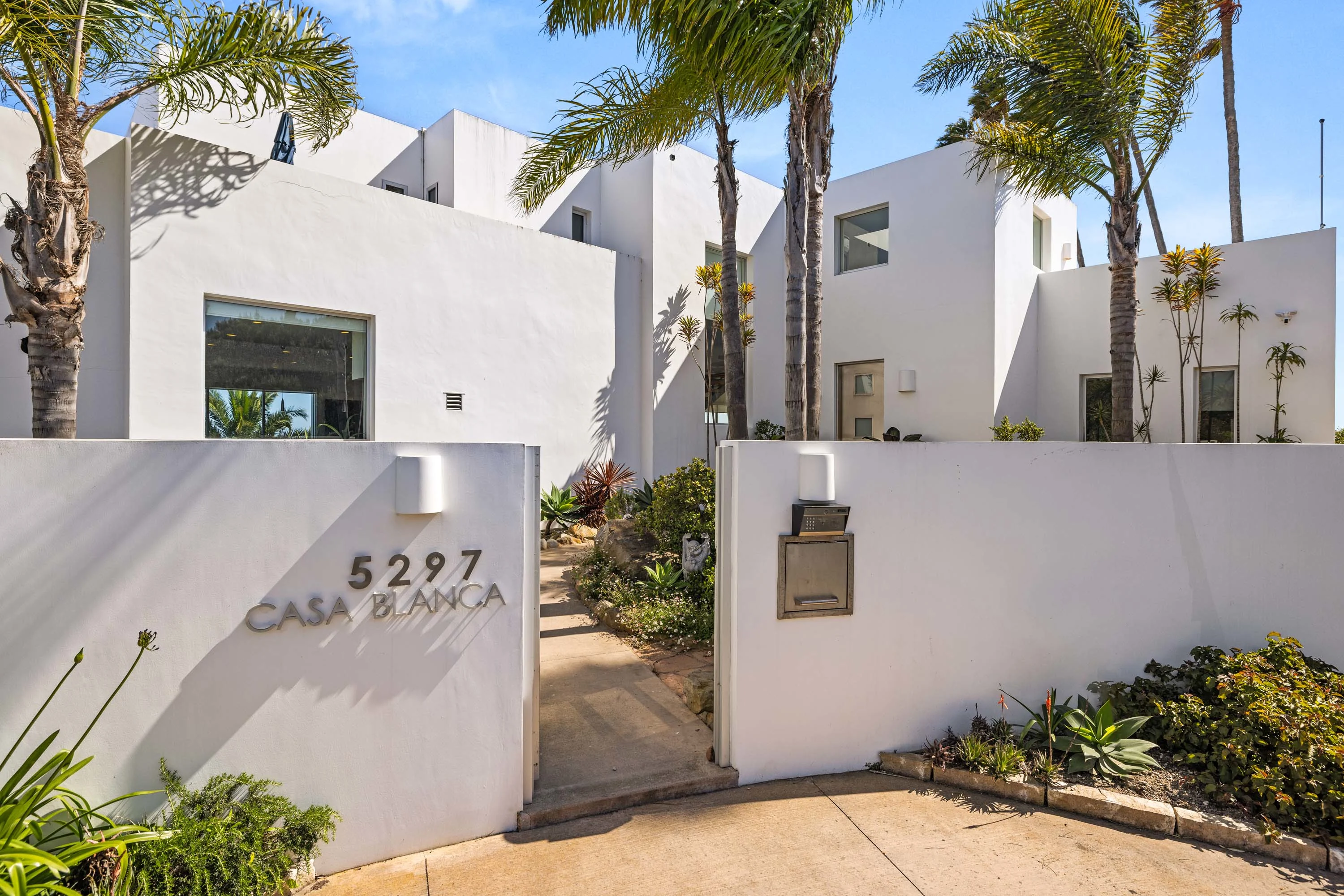Casa Blanca | 5297 Austin Road, Santa Barbara, California 93111 - 2_-_03-7L5A2004_lrvwwg