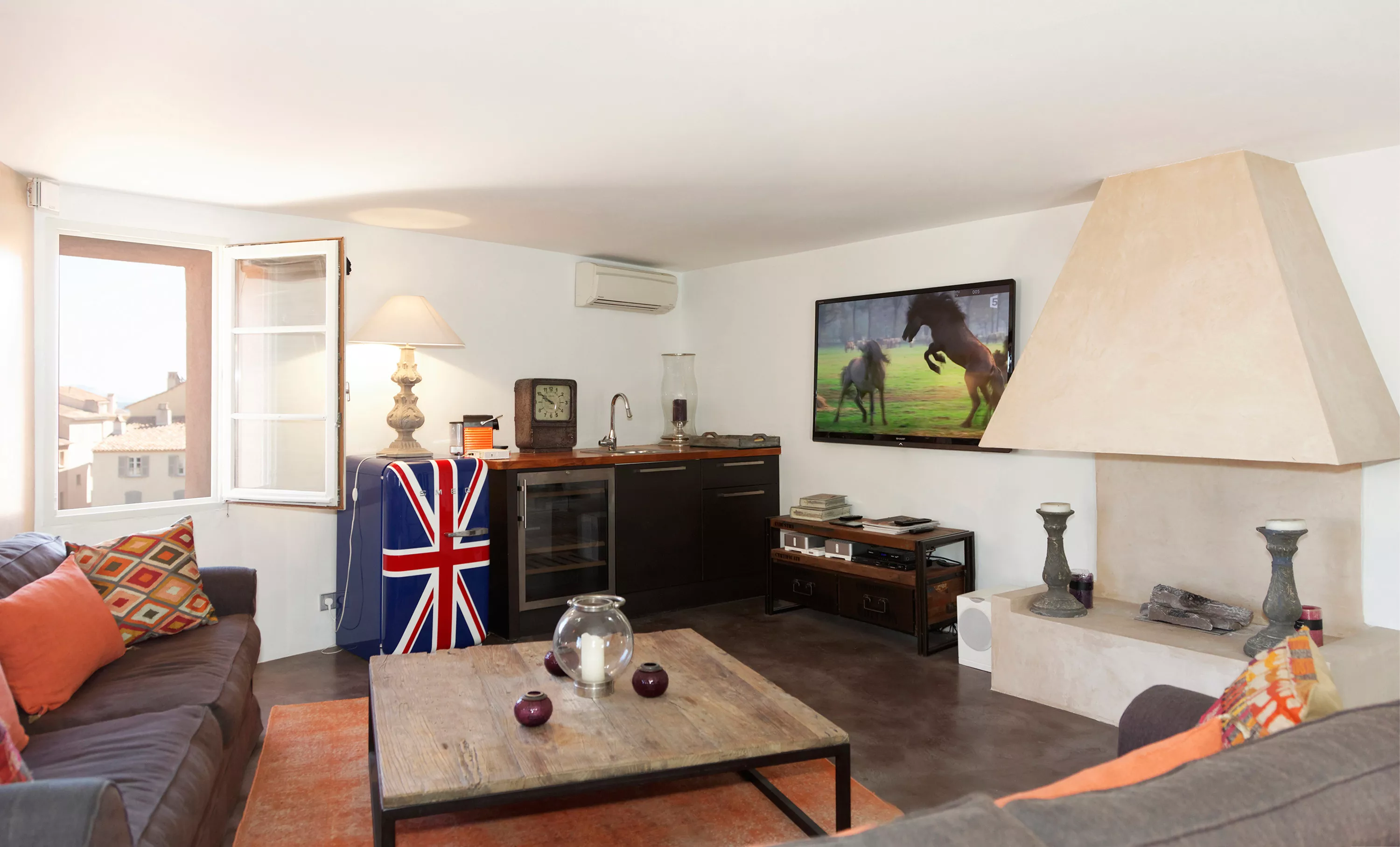 2-4 Rue de Pecheurs, La Ponche, Saint Tropez, 83990, France - villa-la-ponche-saint-tropez-france-luxury-real-estate-7_tbibjg