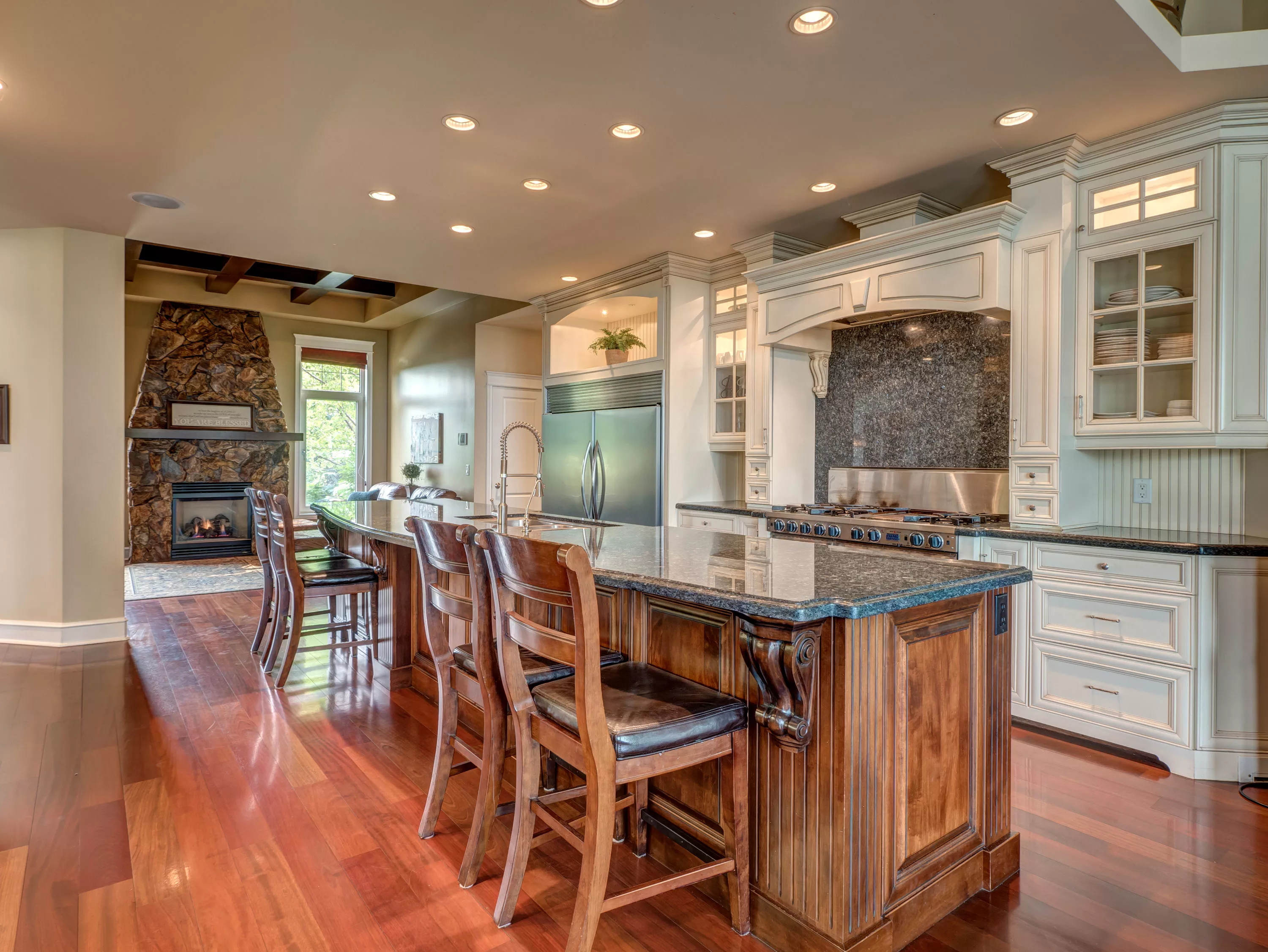 2830 East Kelowna Road, Kelowna, British Columbia V1W 4H5, Canada - 2830-east-kelowna-road-east-kelowna-british-columbia-canada_04_mc2ofm