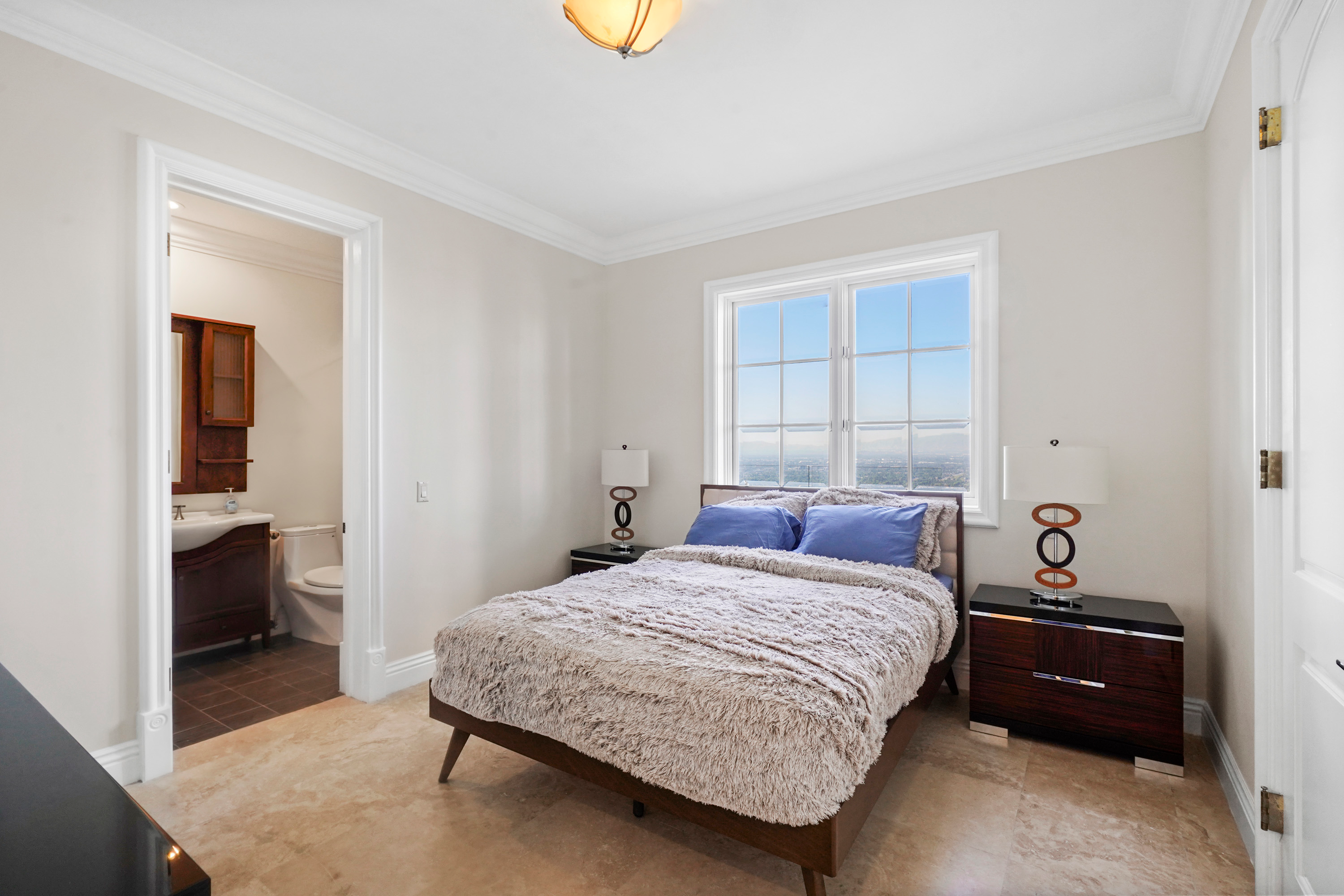 59 13320 Mulholland Drive - Luxury Real Estate - Concierge Auctions