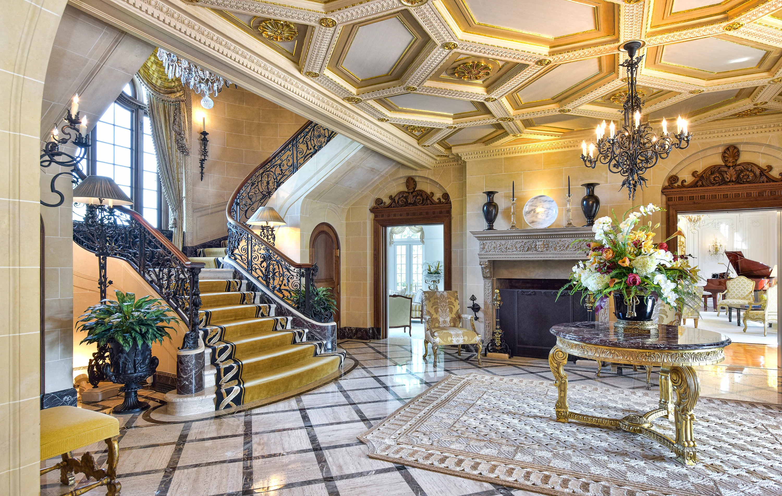 5270 N Lake Drive, Whitefish Bay, Wisconsin 53217 - 5270-N-Lake-Drive-05_q7ijum
