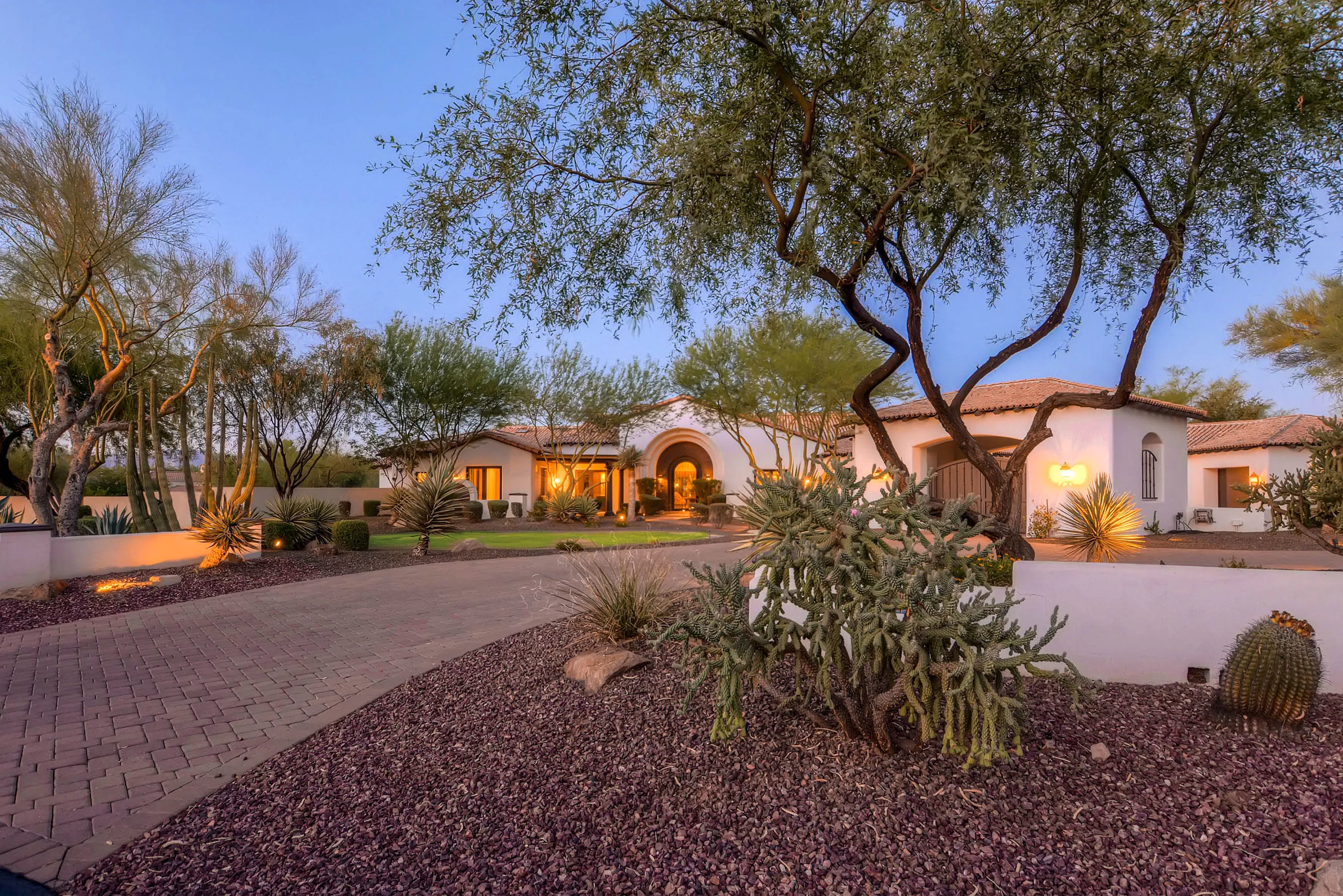 7839 North Foothills Drive South, Paradise Valley, Arizona 85253 - 7839-north-foothills-drive-south-paradise-valley-arizona03-20-00-31-3131_vy2hk2