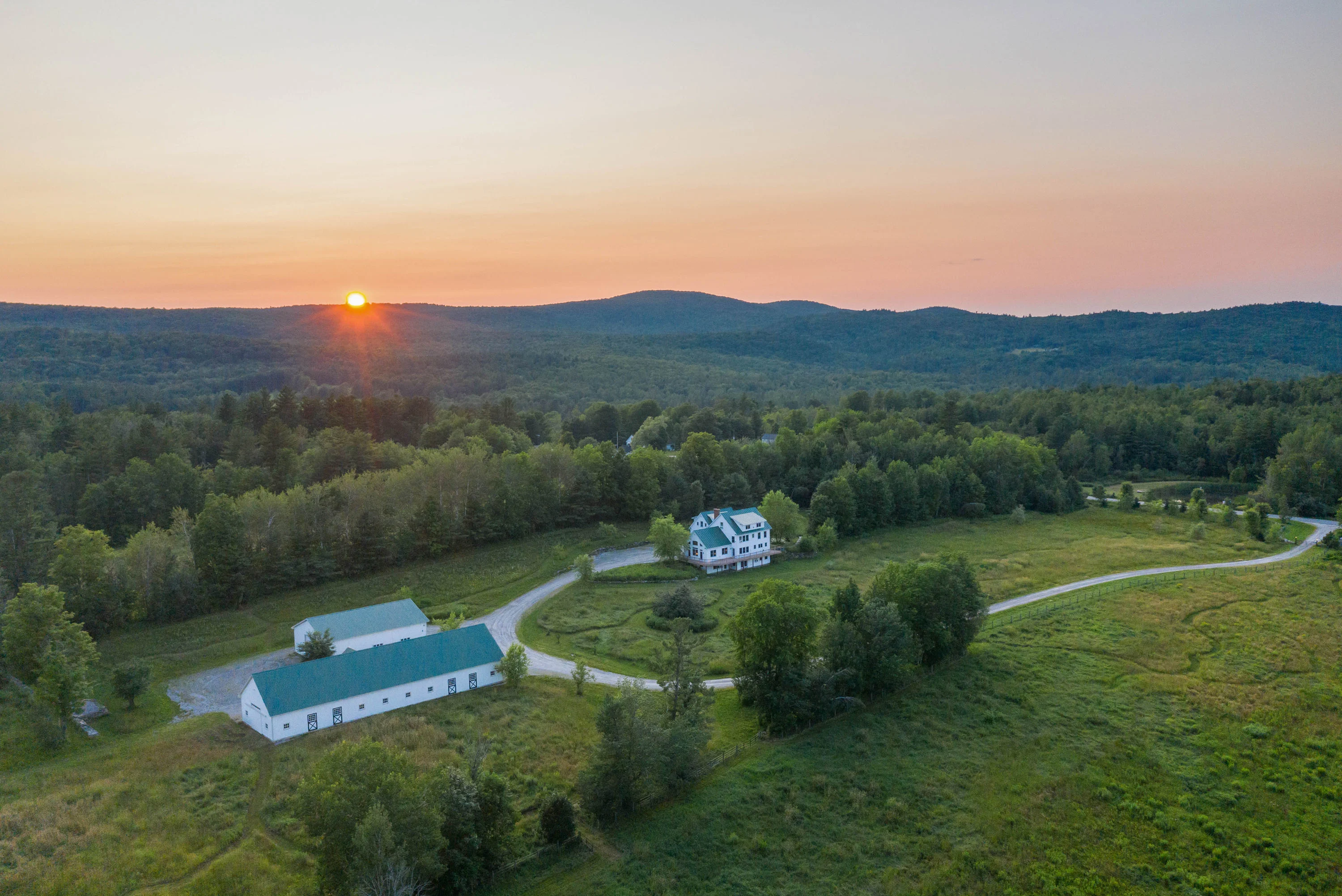 Black Dog Farm, 593 Lear Hill Rd, Dartmouth - Lake Sunapee Region, New Hampshire 03773 - black-dog-farm-593-lear-hill-rd-near-sunapee-new-hampshire-01_qppimy