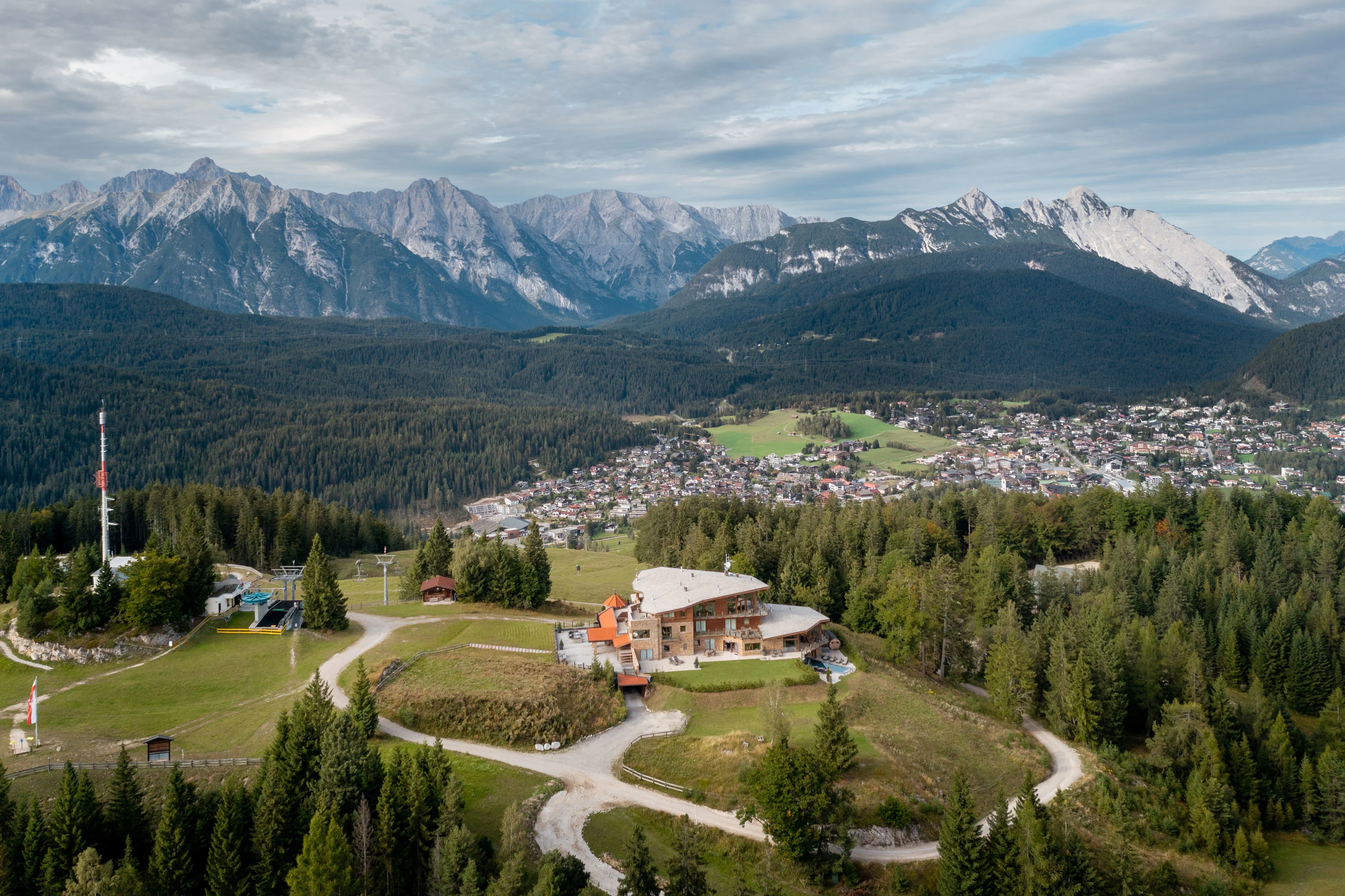 Luxury Mountain Chalet, Seefeld, Austrian Alps, Tirol , Austria - luxury-mountain-chalet-tirol-seefeld-austria02_iynfbn