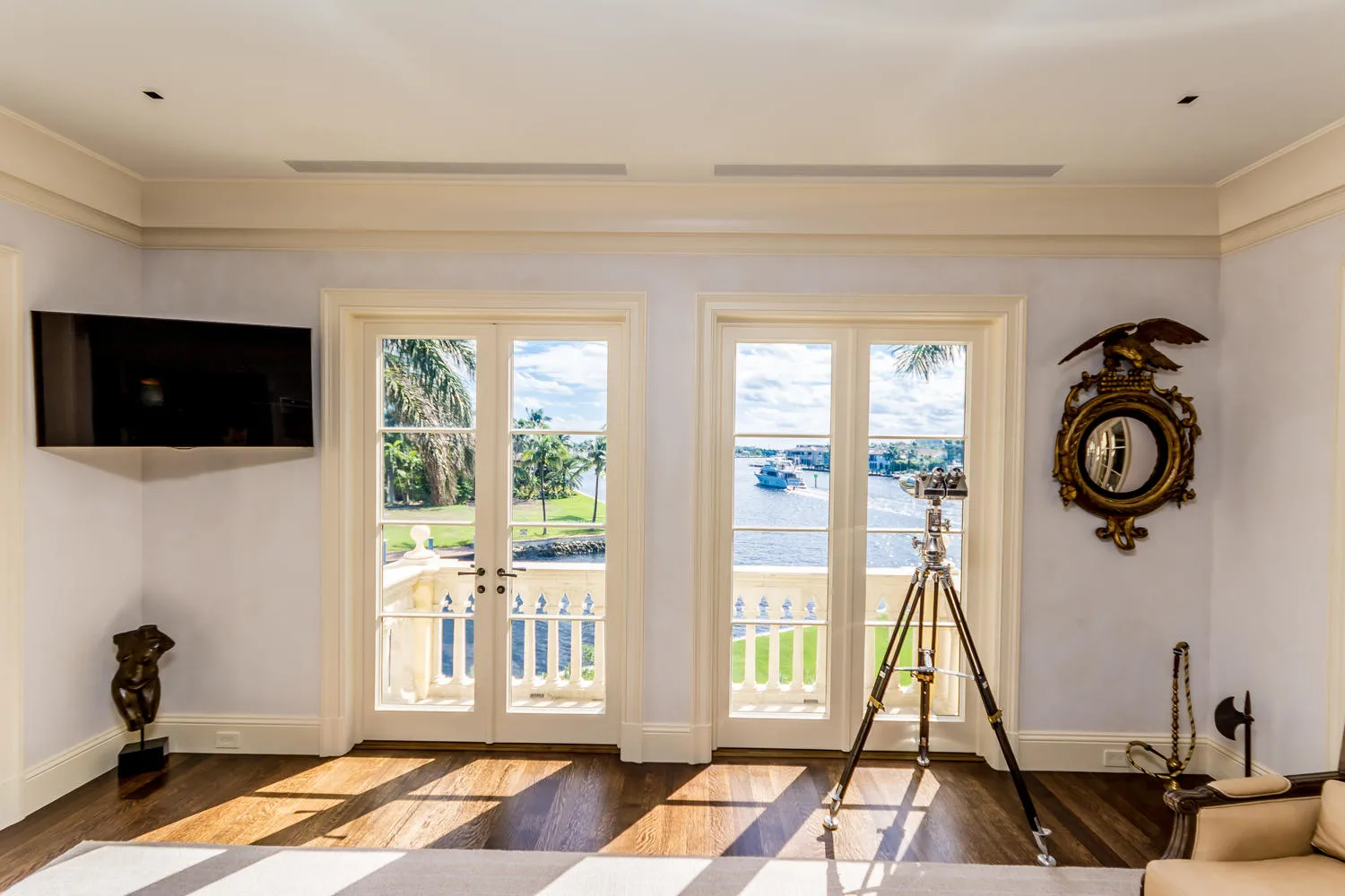 534 Bontona Avenue, Fort Lauderdale, Florida 33301 - office_main_view_with_binocular_mz4myv