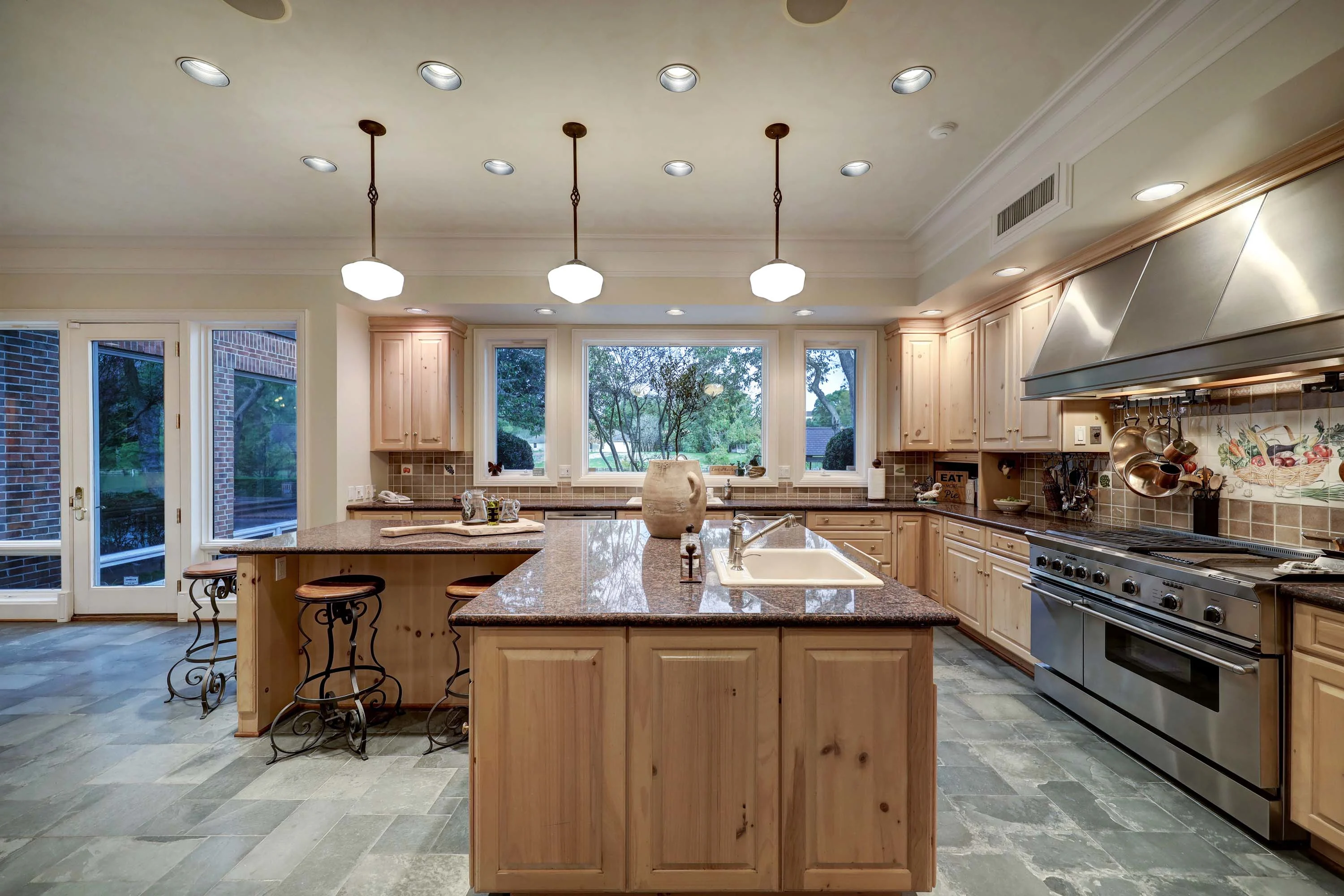 427 West Alkire Lake Drive, Sugar Land, Houston Area, Texas 77478 - 16_-_Alkire_Lake_W_427_IMG_047_1_1Kitchen_Island_ttcqxc