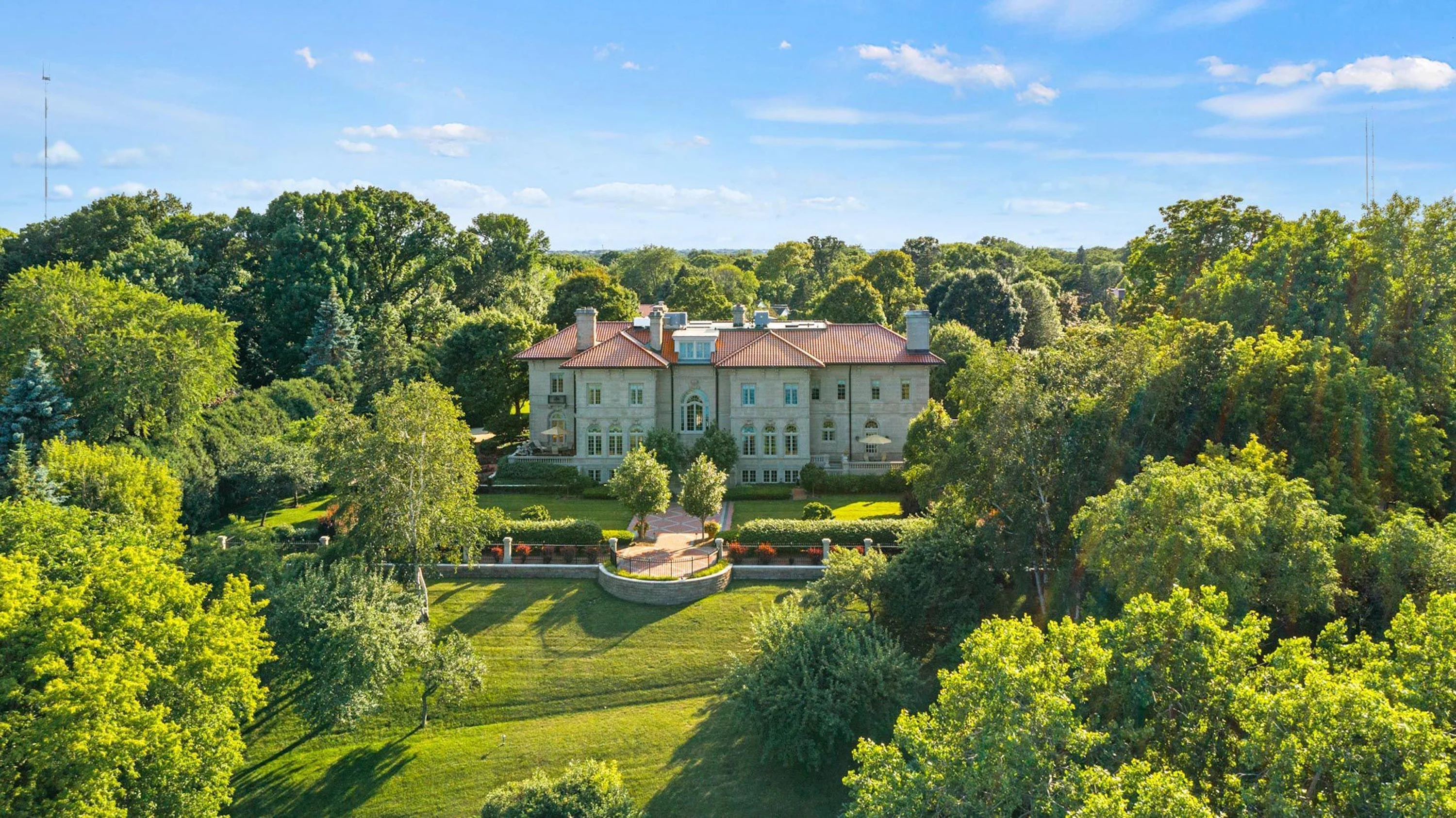 5270 N Lake Drive, Whitefish Bay, Wisconsin 53217 - 5270-N-Lake-Drive-34_mbi4bu