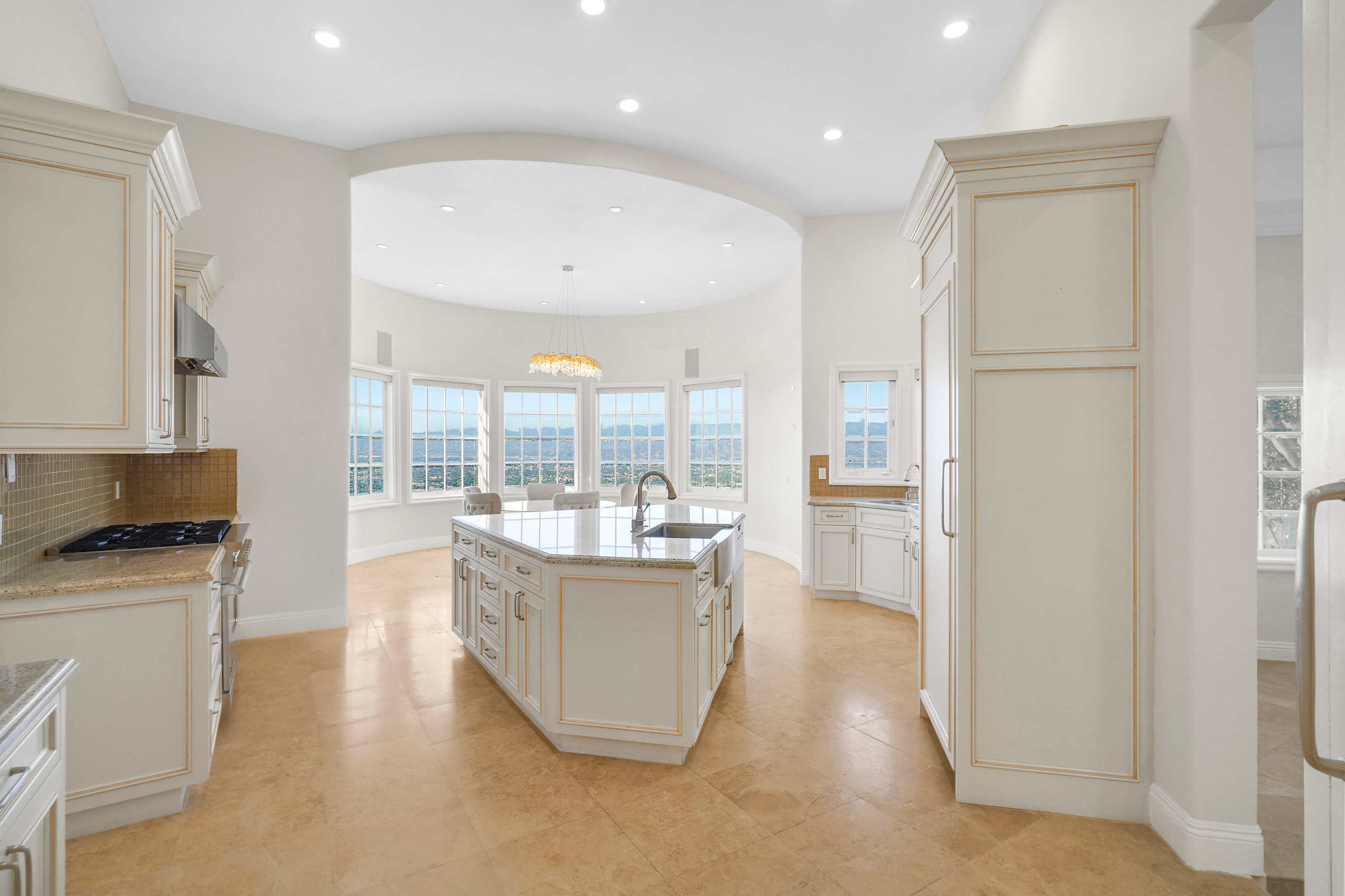 20 13320 Mulholland Drive - Luxury Real Estate - Concierge Auctions