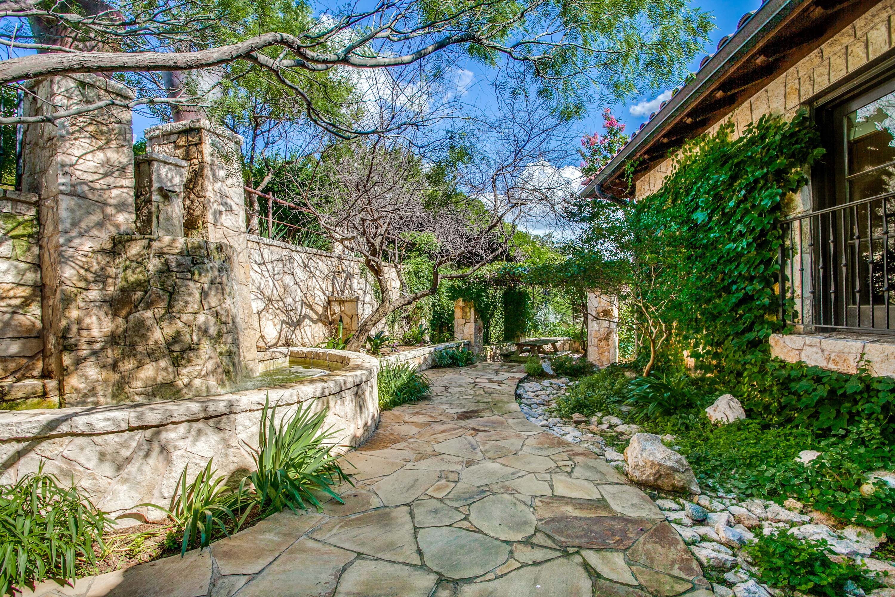 43 1011 Lakeview Point Drive - Luxury Real Estate - Concierge Auctions