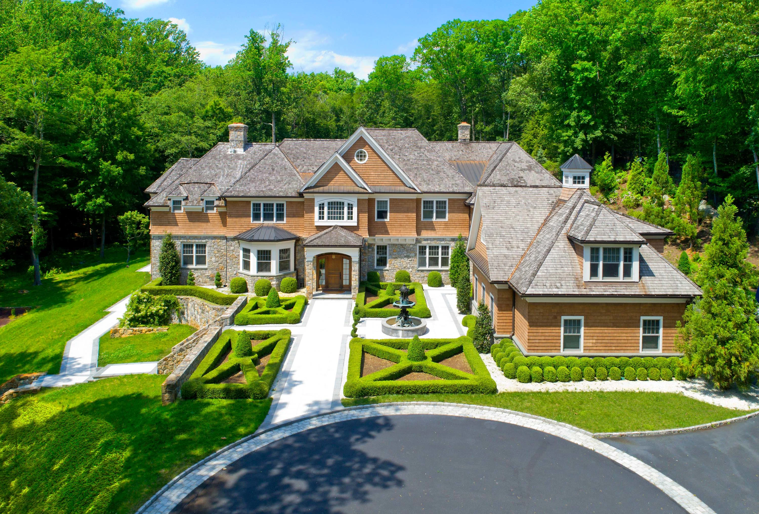 31 N Porchuck Road, Greenwich, Connecticut 06831 - 31-n-porchuck-road-greenwich-connecticut01_ixw4hb