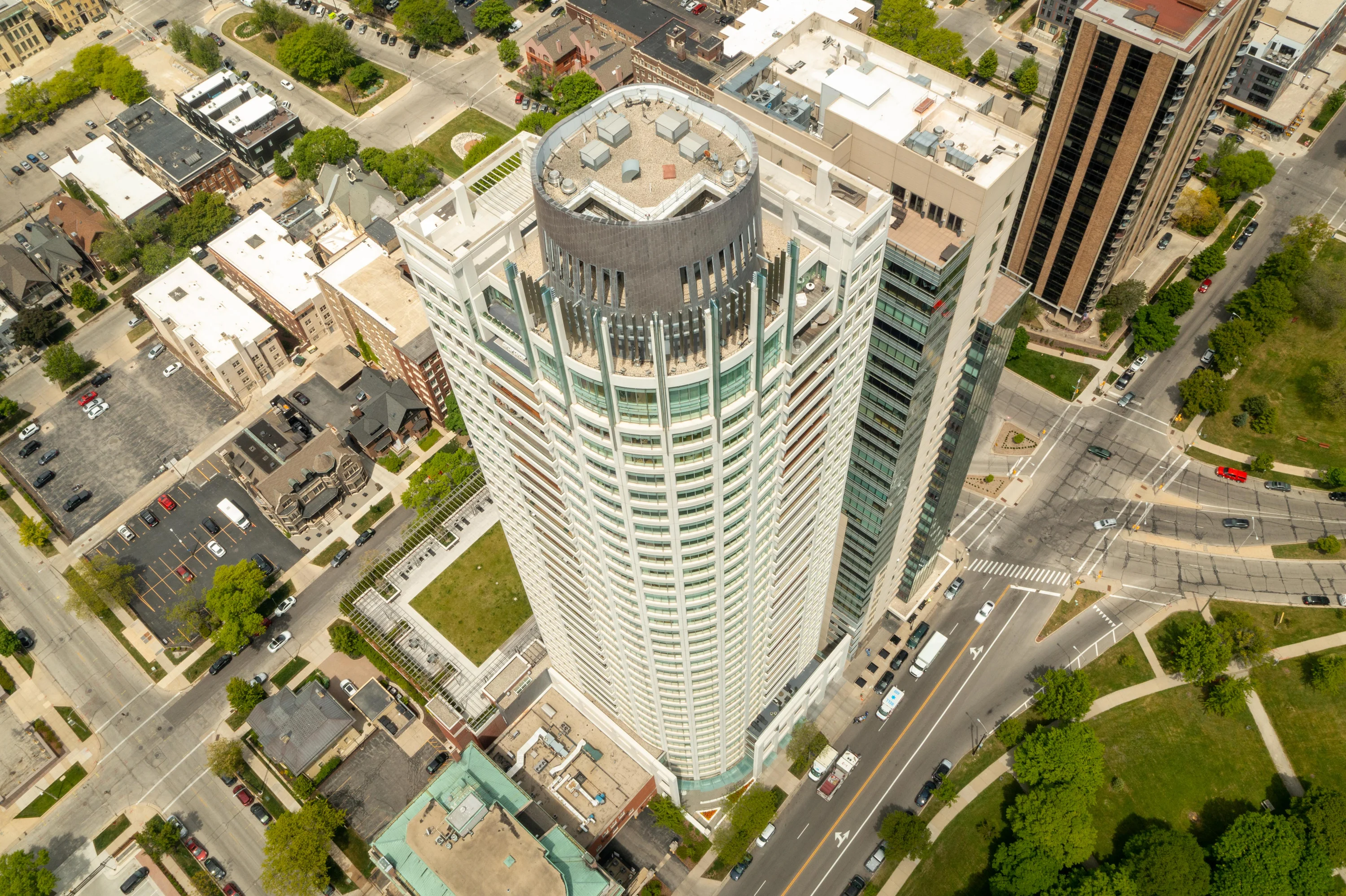 825 North Prospect Avenue #902, Milwaukee, Wisconsin 53202 - 825_N_Prospect_Ave_902_Milwaukee_WI_39_kp8qfq