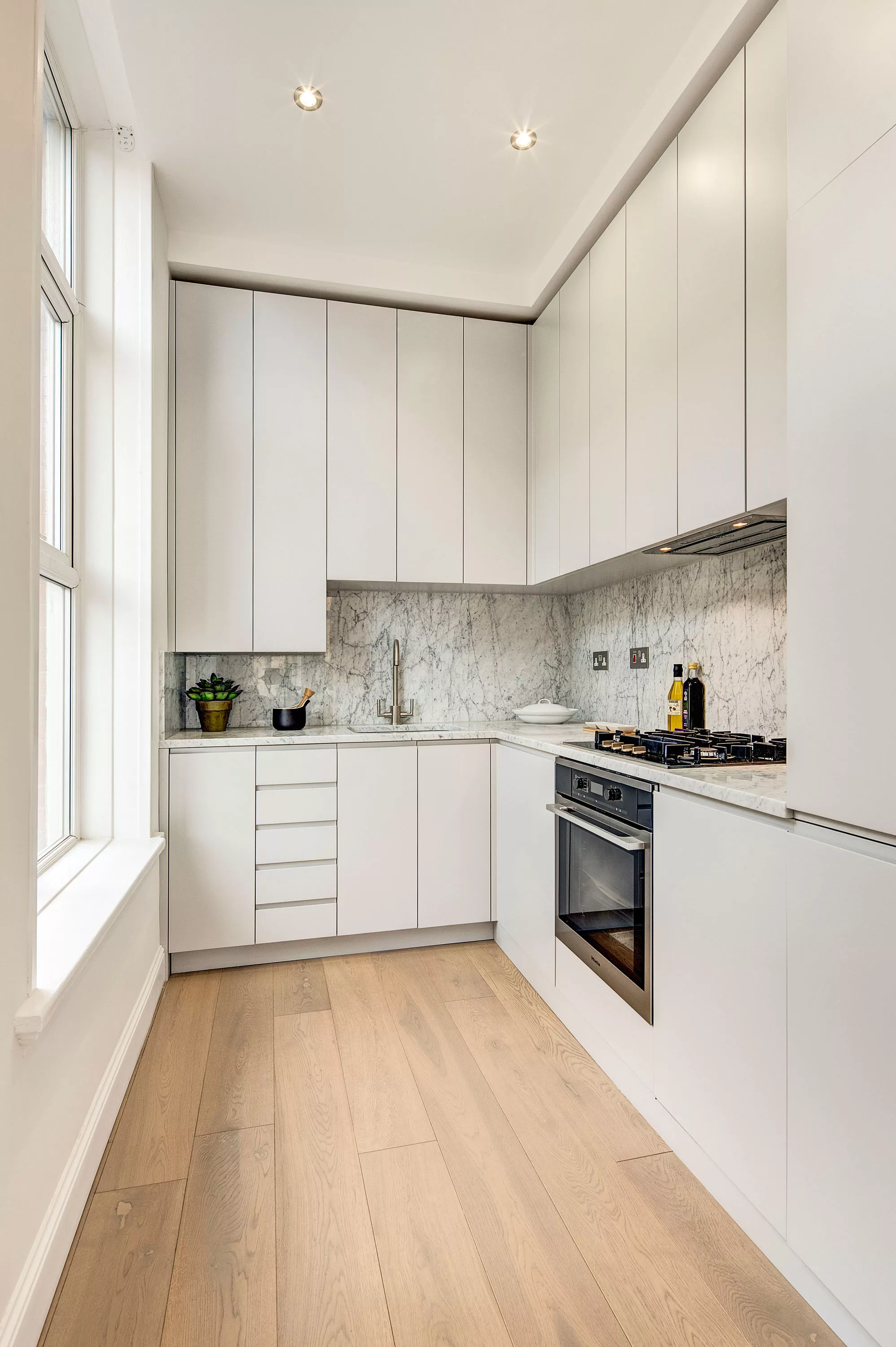 12 Viscount Court, Pembridge Villas, Notting Hill, London, England W2 4XA, United Kingdom - viscount-court-03-11-22-52-5252_ojt92r