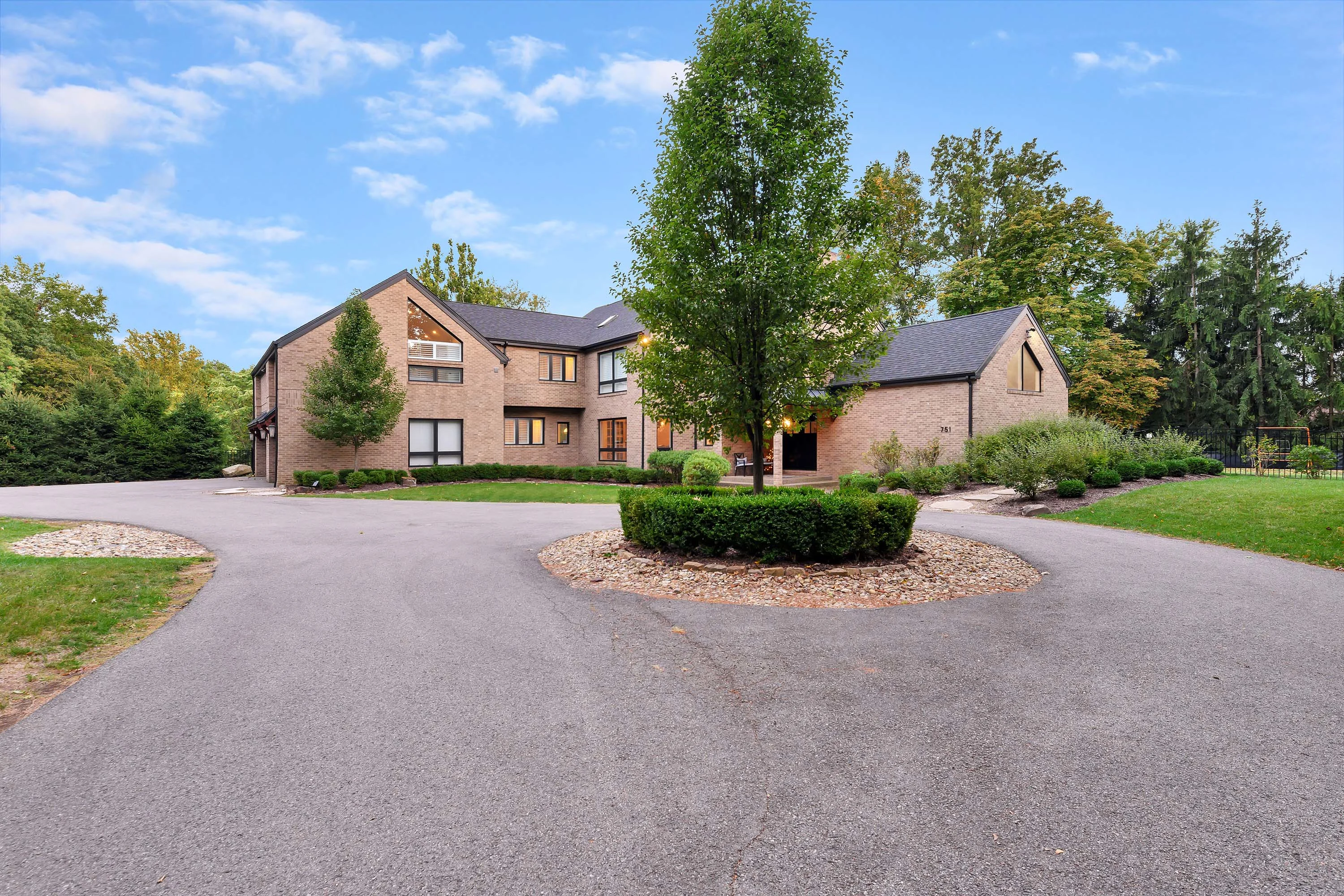 751 Chestnut Road, Near Pittsburgh, Pennsylvania 15143 - 751-chestnut-road-sewickley-pennsylvania02_ee8vqm
