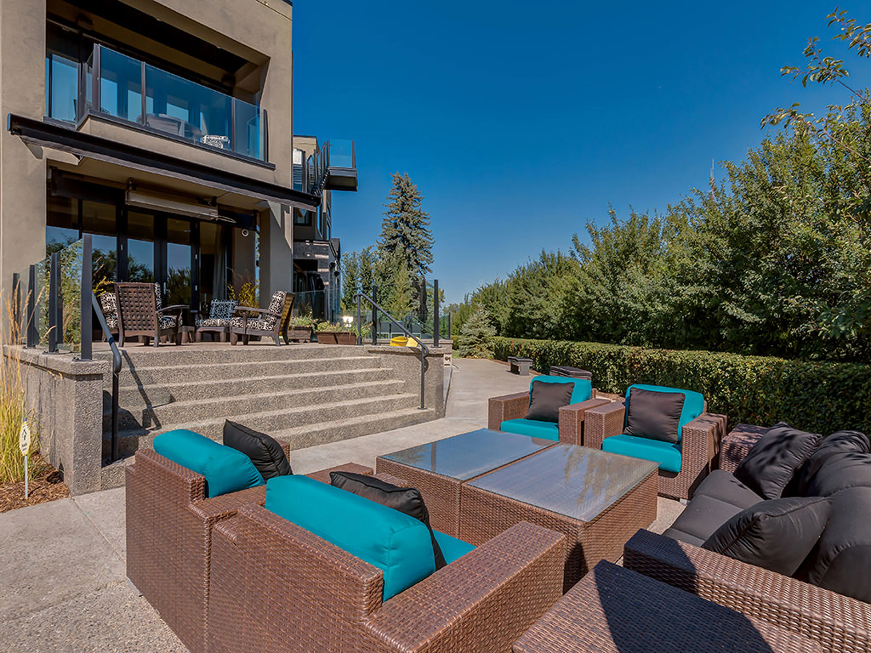 102 Crescent Road NW, Calgary, Alberta T2M 3Z9, Canada - 102-crescent-road-north-west-calgary-alberta-canada54_tpm7rc