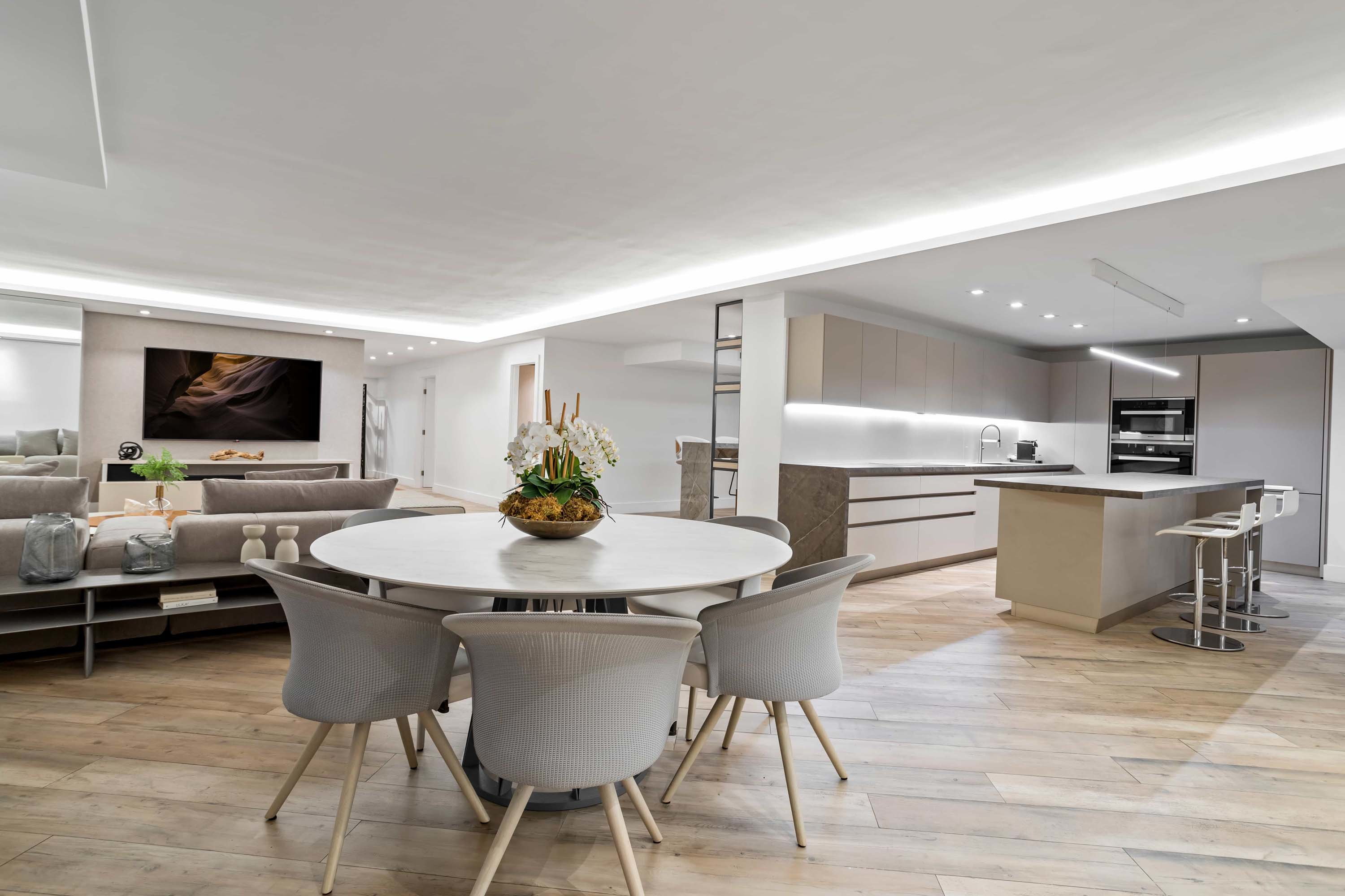 09 2301 Collins Ave Apt 1432 - Luxury Real Estate - Concierge Auctions