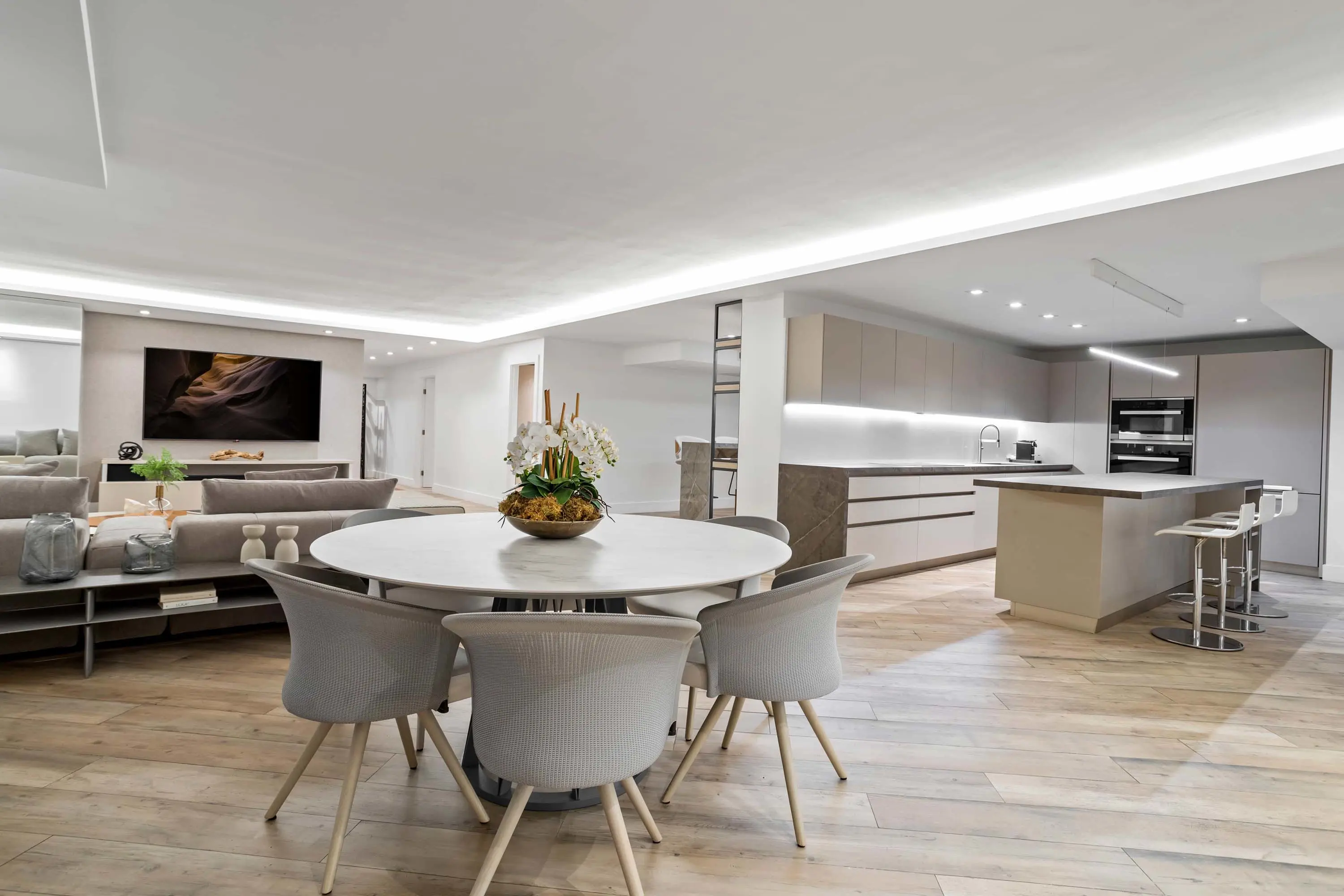 09 2301 Collins Ave Apt 1432 - Luxury Real Estate - Concierge Auctions