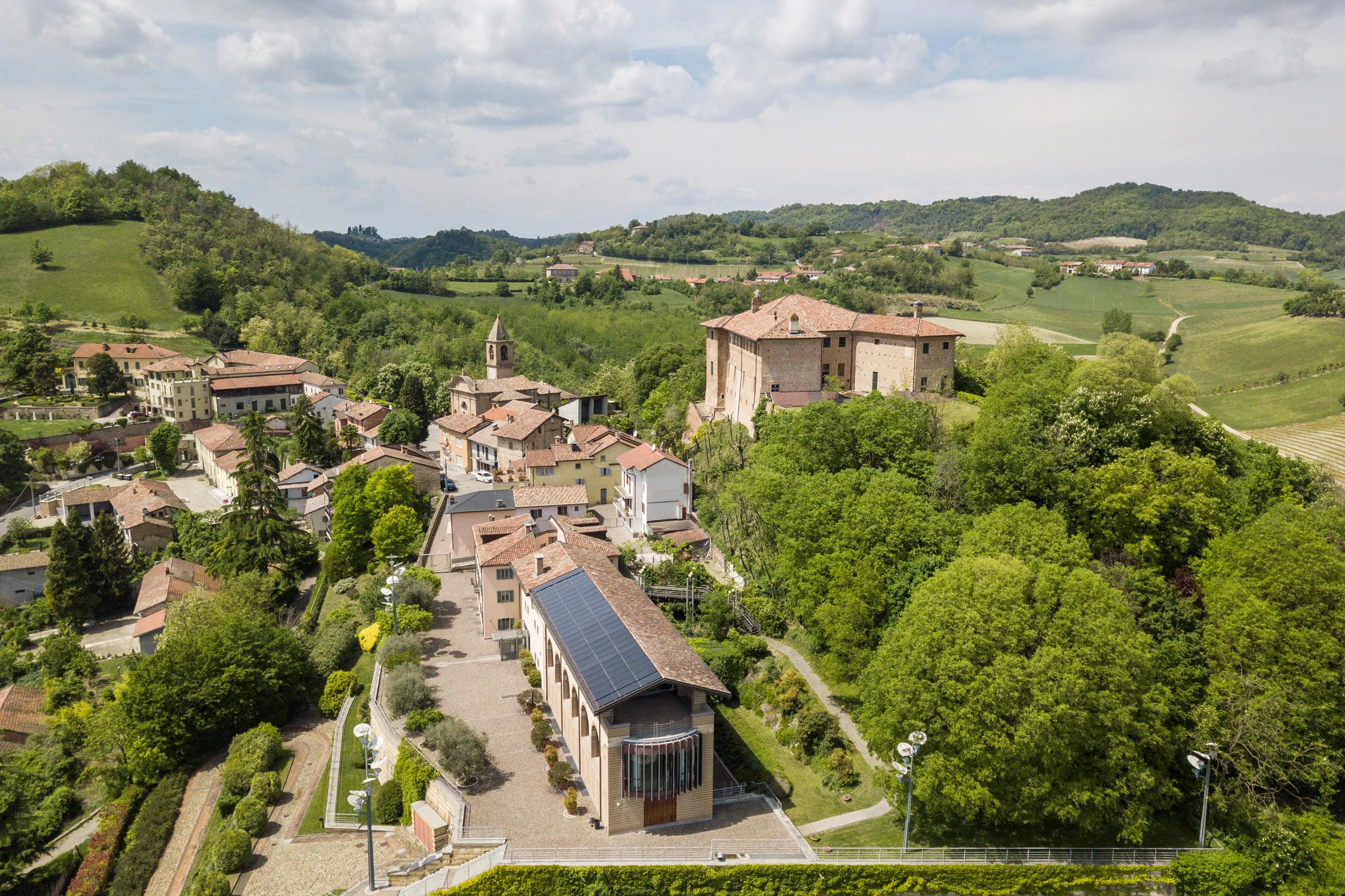 Castello di Solonghello, Monferrato, Piedmont, Piedmont 15020 , Italy - castello-di-solonghello-piazza-castello-15020-solonghello-italy42_kau4e8