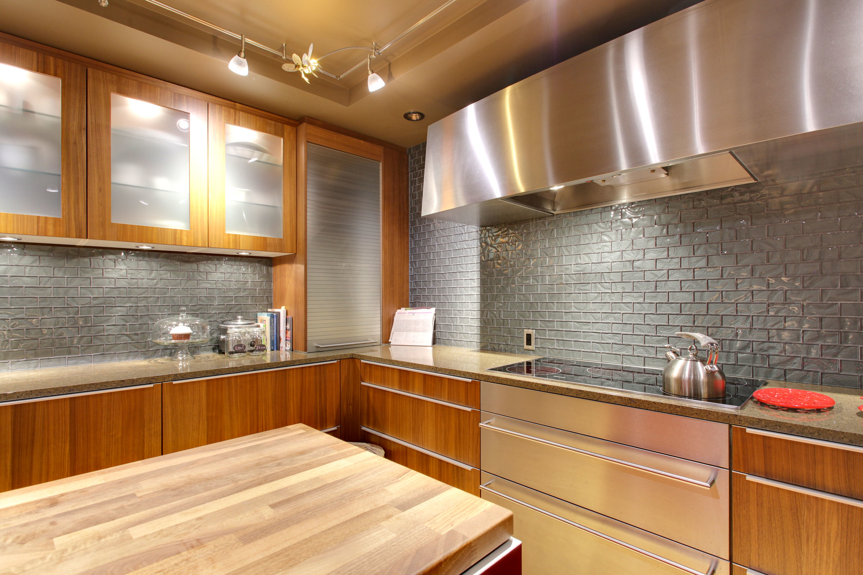 #2420, 720-13th Avenue SW, Beltline, Calgary, Alberta T2R 1M5, Canada - 2420_720_13th_Avenue_SW_Beltline_Calgary_Canda_17_bnznaj