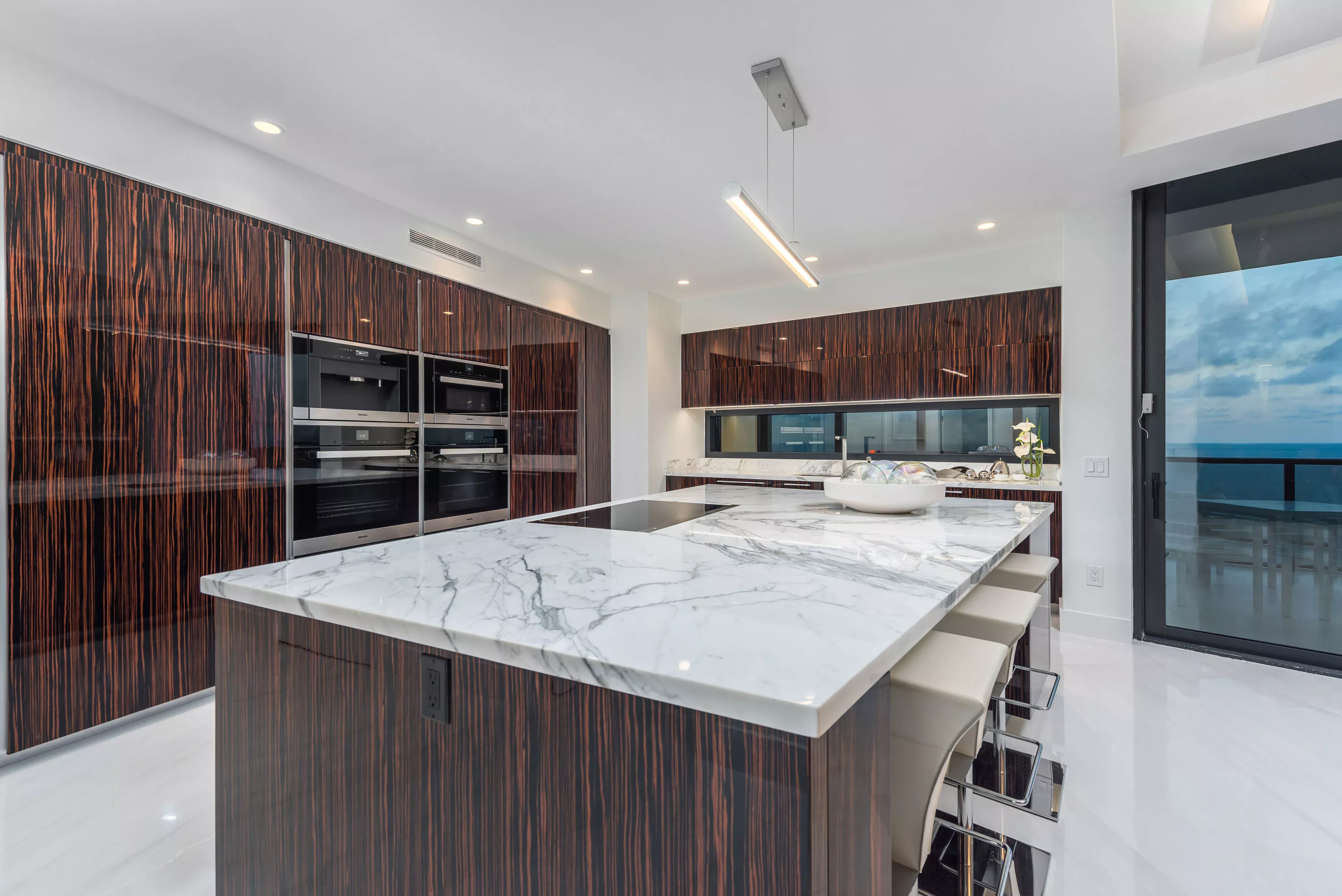 18555 Collins Avenue Apt 3605, Porsche Design Tower, Miami, Florida 33160 - porsche-design-tower-residence-3605-18555-collins-avenue-sunny-isles-beach-florida10_rcchlb