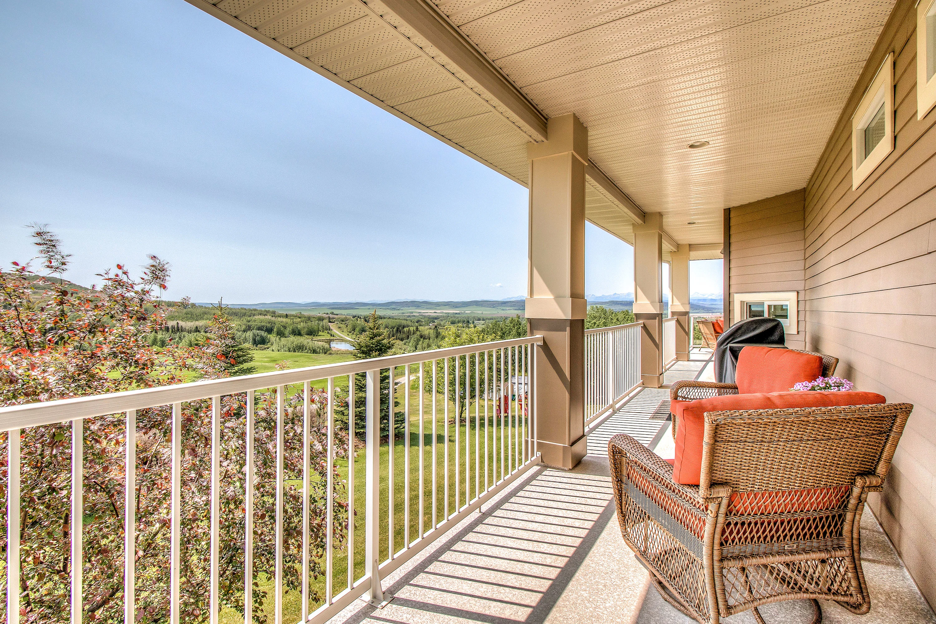 290156 160 Street W, Near Calgary, Alberta T2J 2P9, Canada - 290156-160-street-rural-foothills-county-alberta-canada14_yt3y89