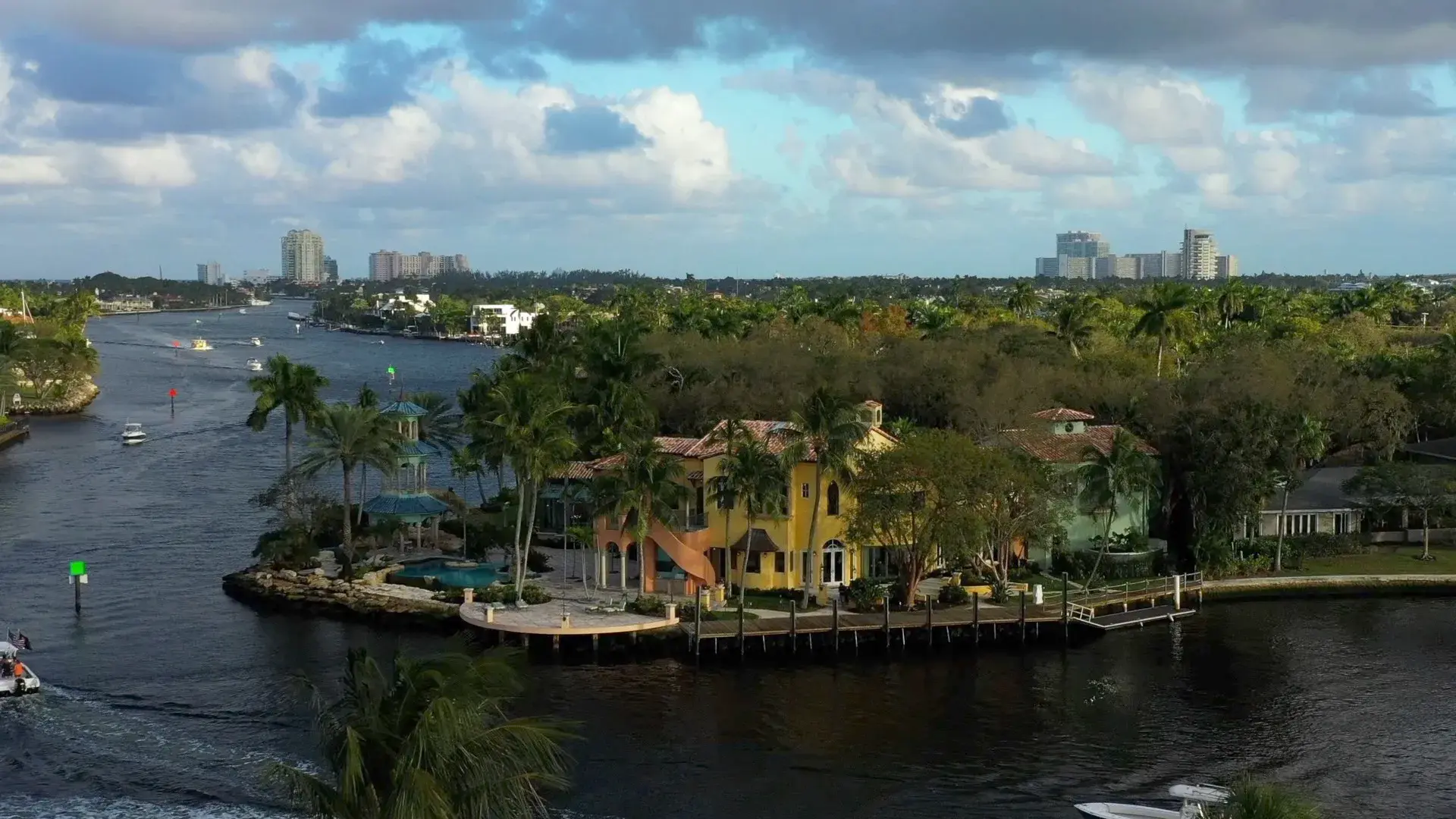 Known as Tarpon Pointe, this exceptional waterfront estate in the heart of Fort Lauderdale, 'the Yachting Capital of the World,' completely embodies the South Florida lifestyle. With over 590 feet on the riverfront it can easily accommodate a 135-foot meg