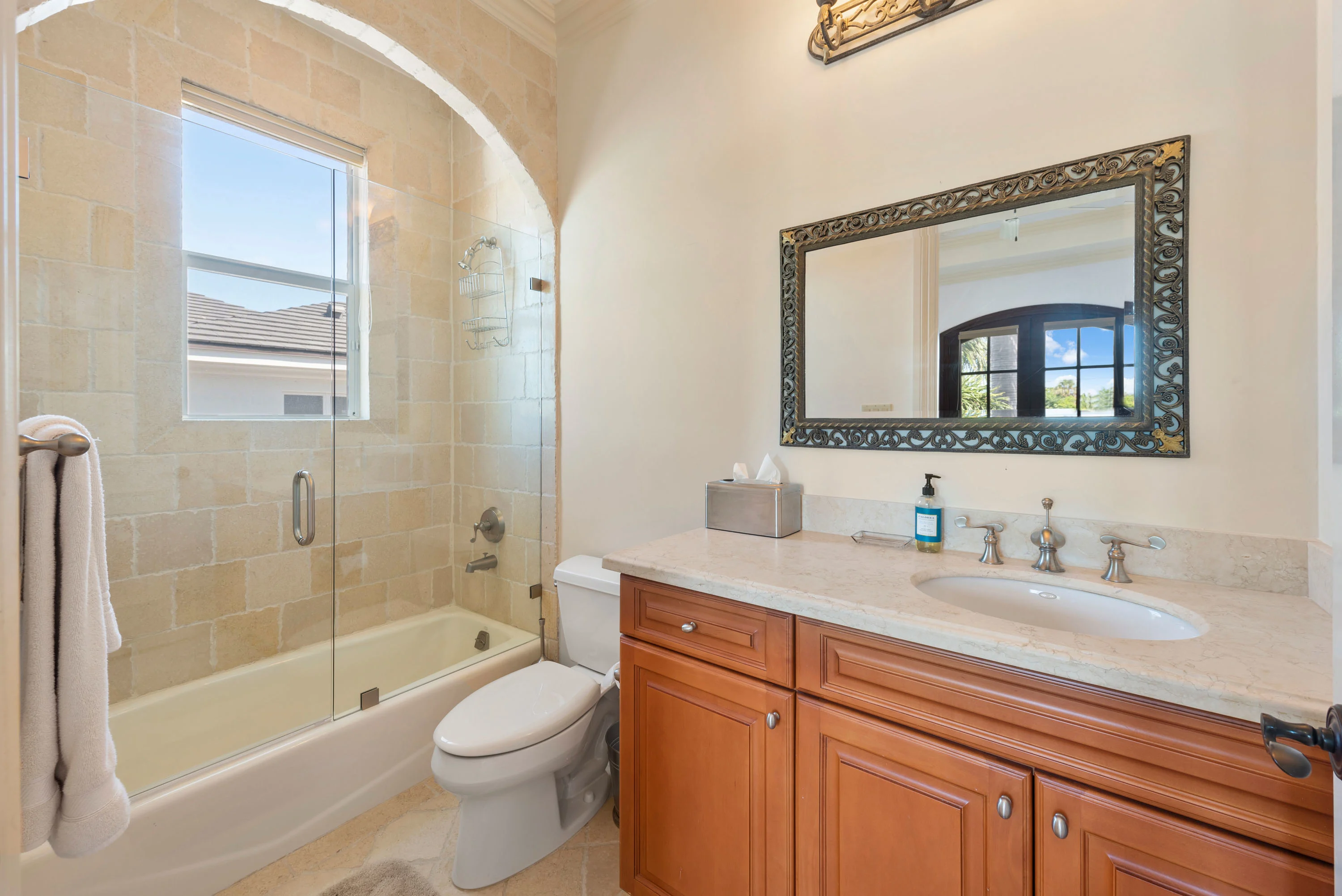 2250 NE 26th Street, Fort Lauderdale Area, Florida 33064 - 2250-ne-26th-street-lighthouse-point-florida26_lzdmuu