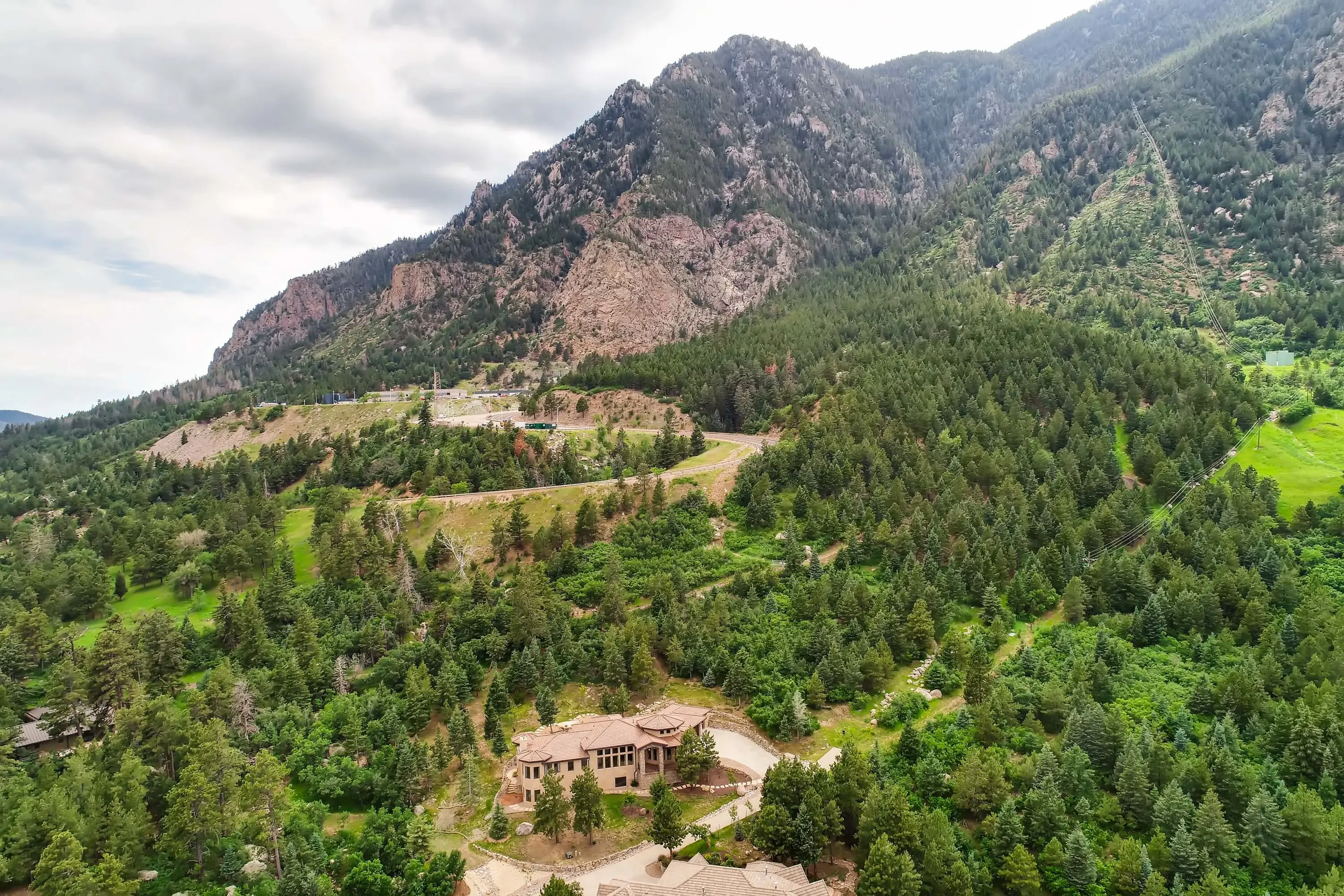 398 Irvington Court, Colorado Springs, Colorado 80906 - 398-irvington-court-colorado-springs-colorado01_lgqpre