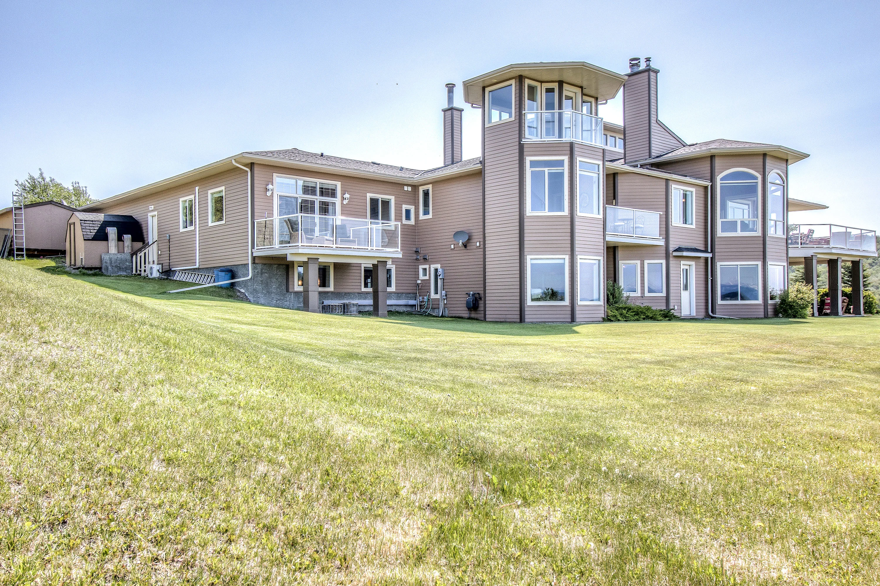 290156 160 Street W, Near Calgary, Alberta T2J 2P9, Canada - 290156-160-street-rural-foothills-county-alberta-canada57_xwtub7