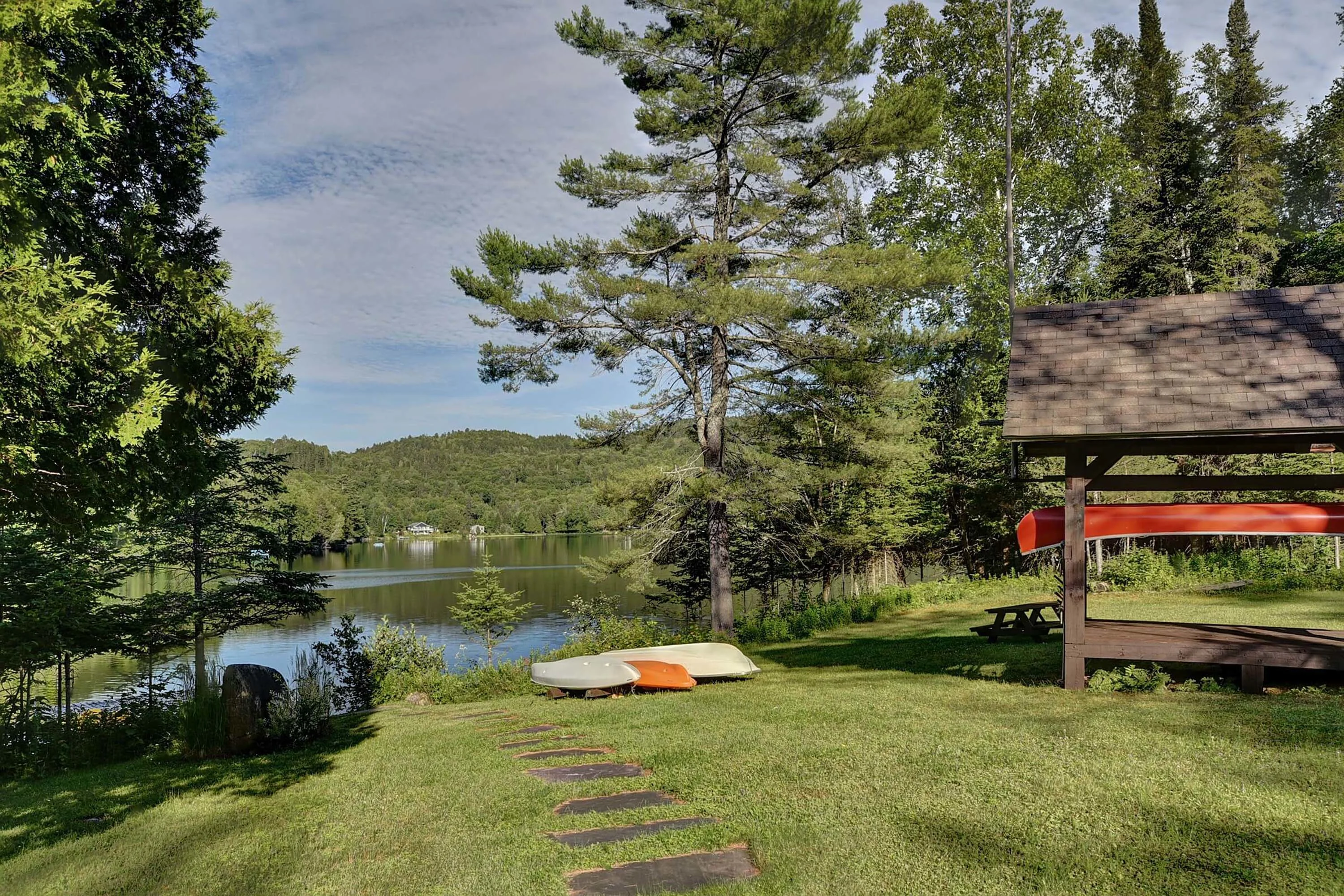 10 Chemin du Lac-Cache, Near Mont-Tremblant, Quebec J0T 1R0, Canada - 1-16-chemin-du-lac-cache-la-macaza-quebec51_dosbew