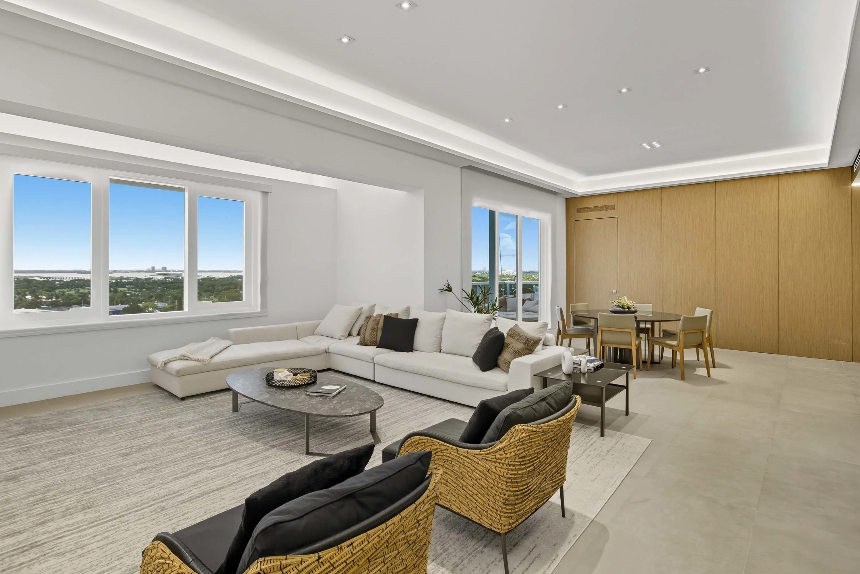 07 2301 Collins Ave Apt 1634 - Luxury Real Estate - Concierge Auctions
