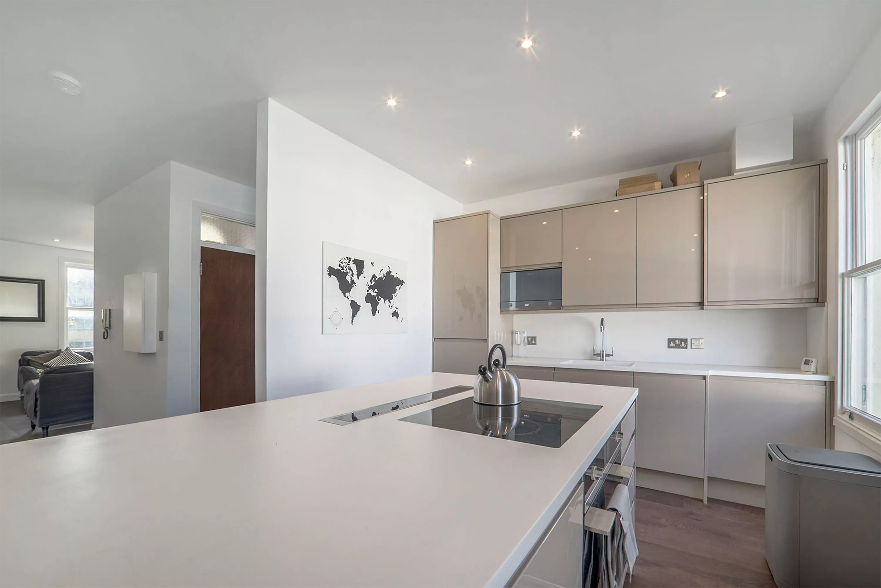Flat E, 23 Porchester Square, Bayswater, London, England W2 6AN, United Kingdom - porchester-house-09-11-22-53-5353_eq9uf0