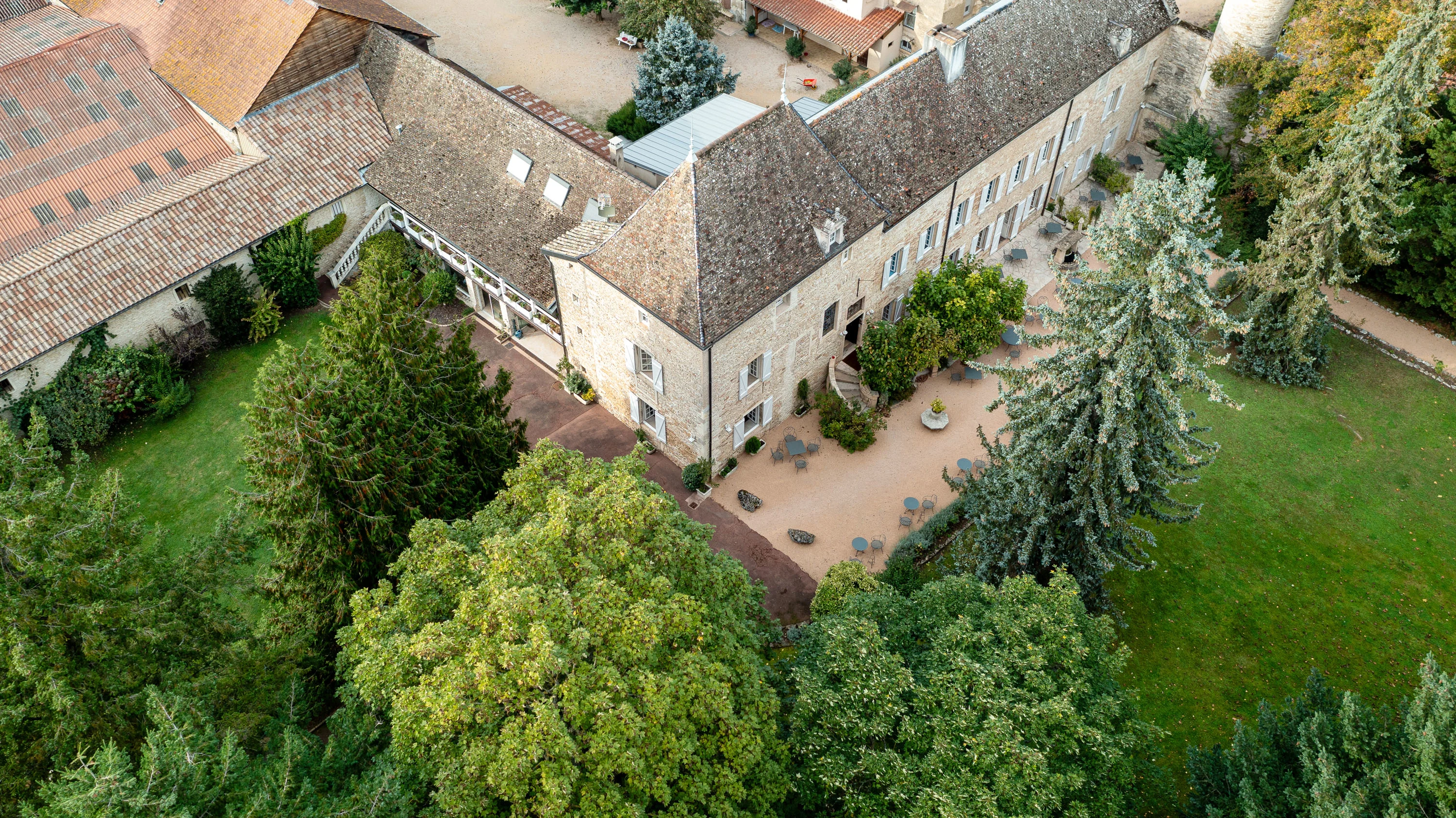 Rue du Glamont, Fleurville, Burgundy , France - Chateau-de-Fleurville02_zvxq9n