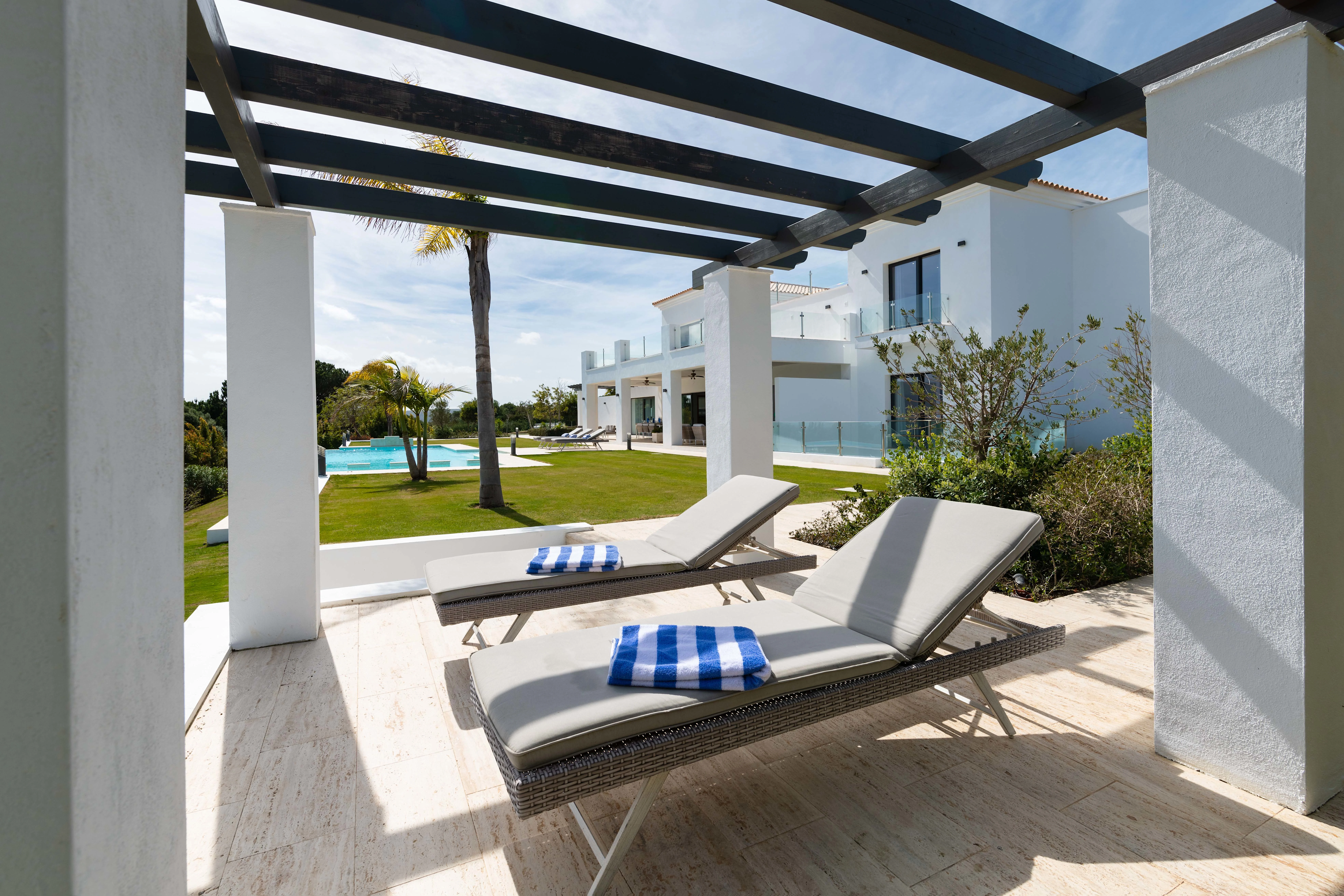29 Calle Lentisco, Sotogrande, Cádiz 11310, Spain - villa-monterey-sotogrande-spain_25_gzapsn